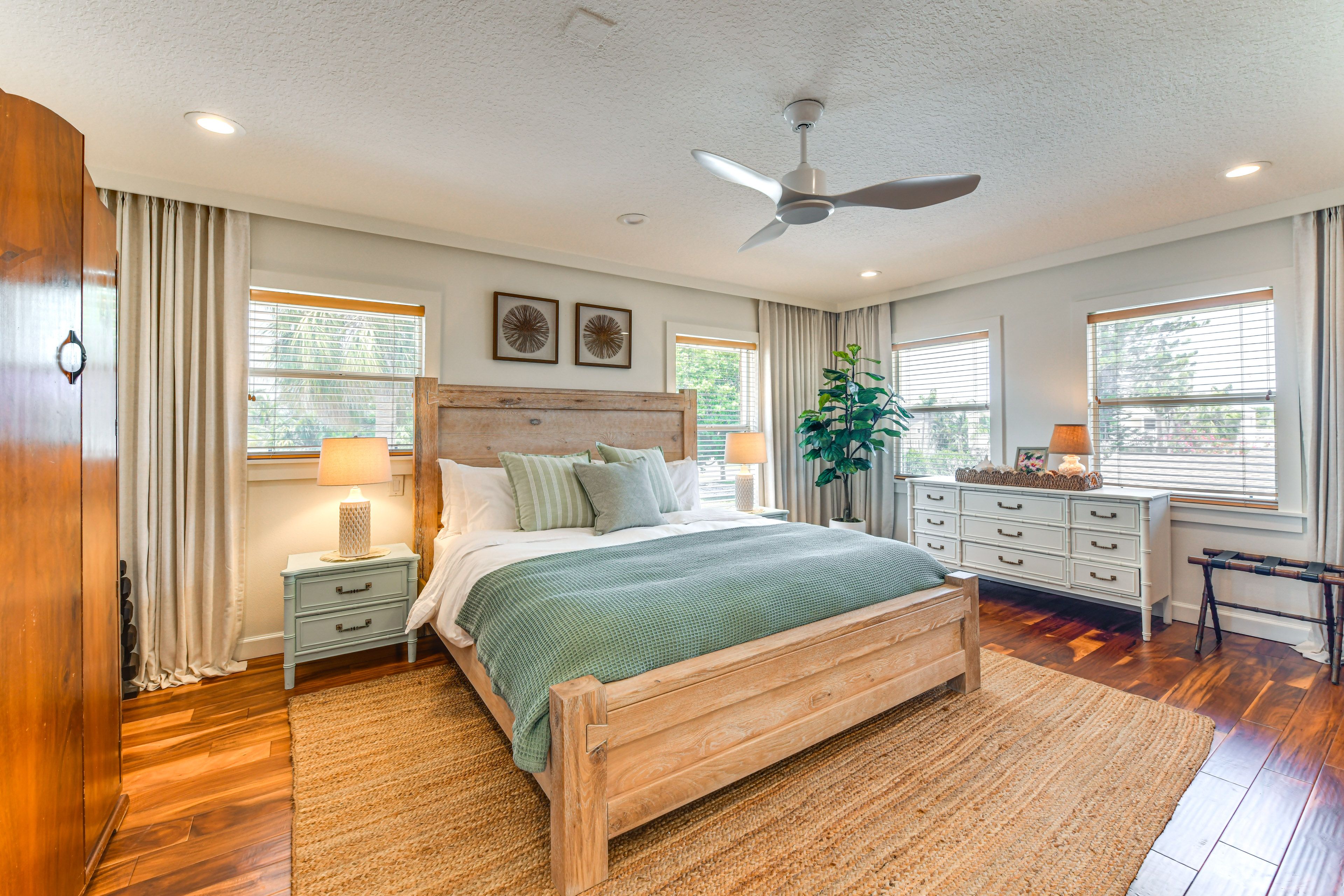 Bedroom 1 | King Bed | Smart TV | 2nd Floor