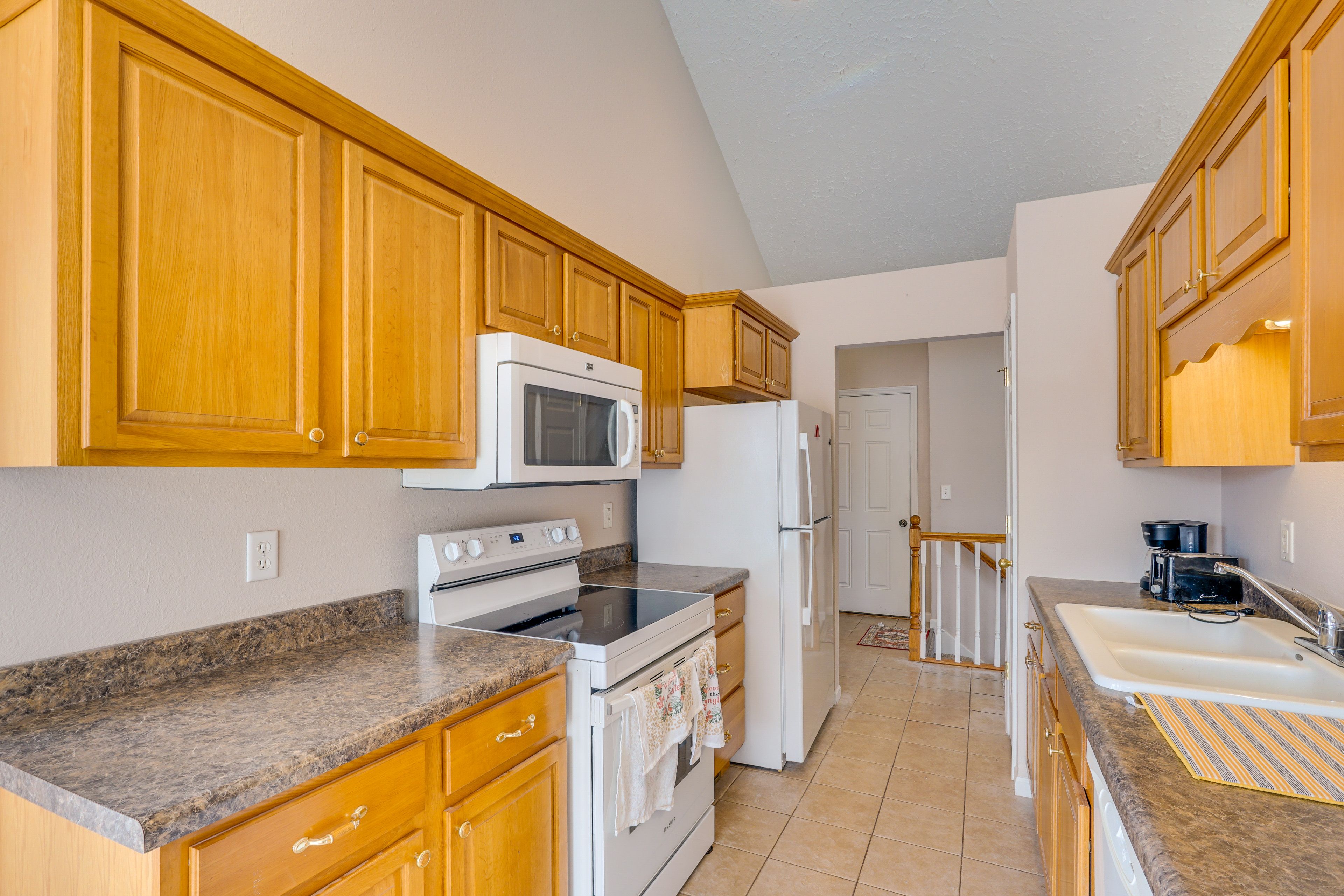 Kitchen | Dishwasher | Main Level