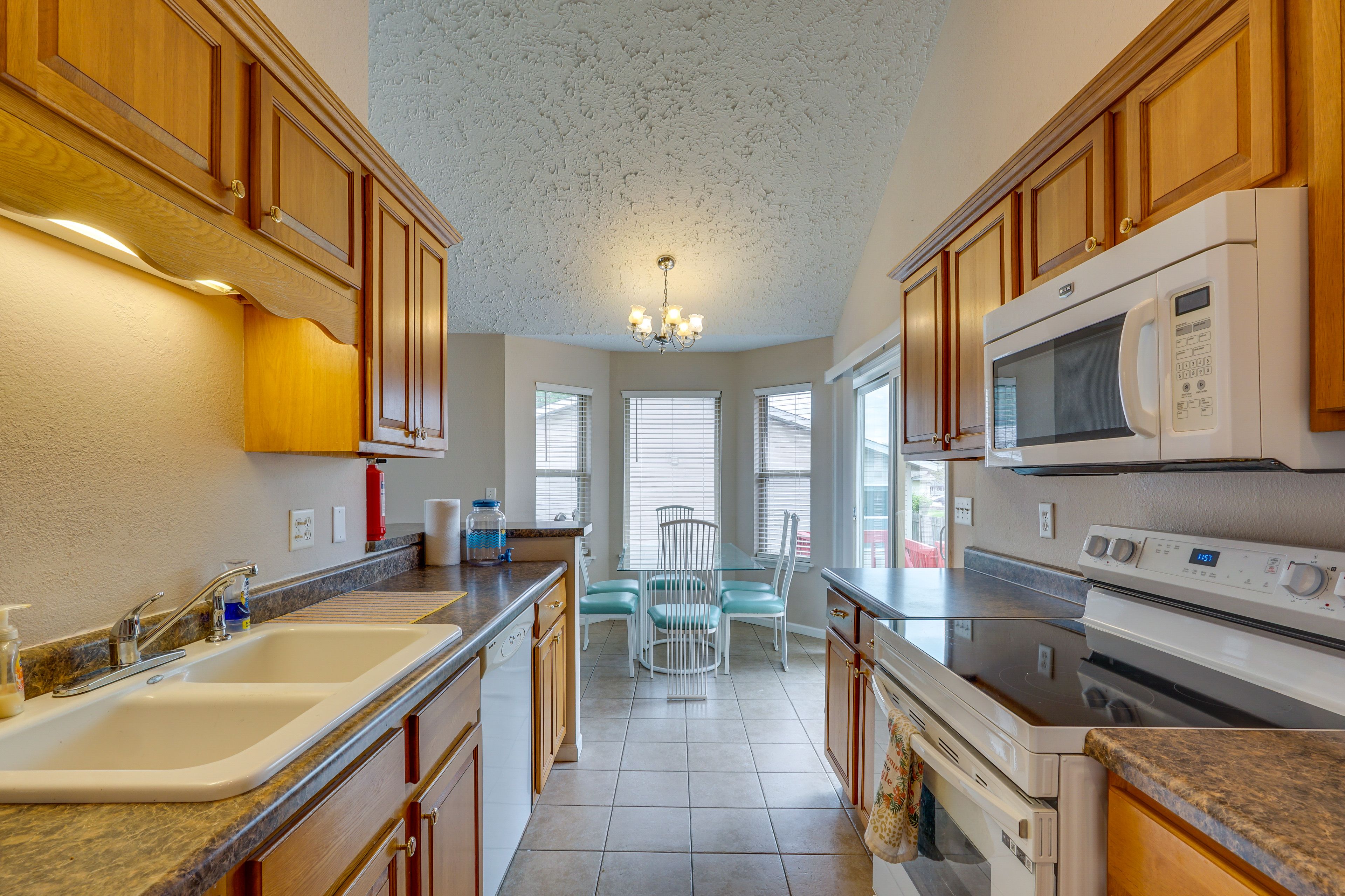 Kitchen | Toaster | Drip Coffee Maker | Main Level