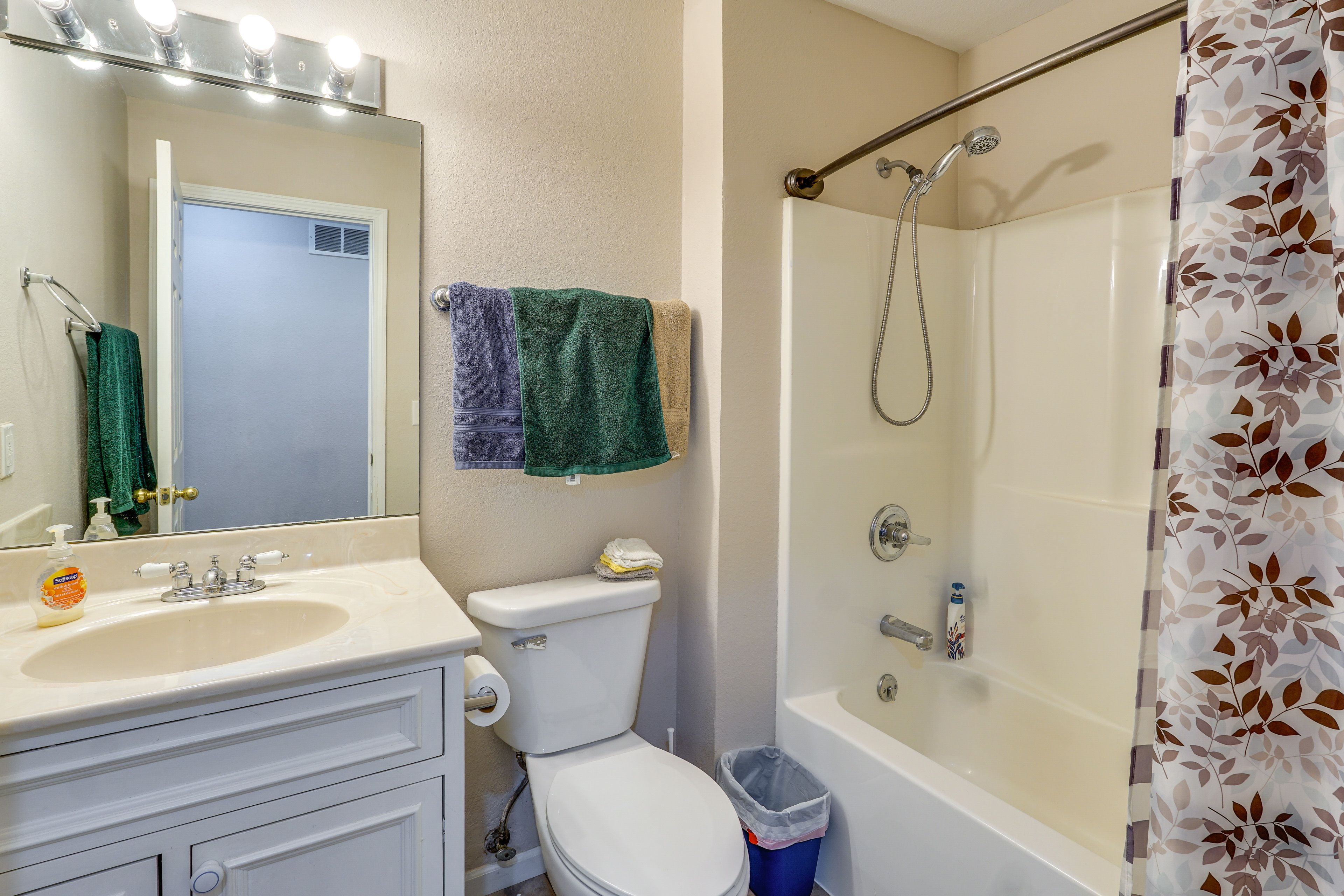 Bathroom | Main Level