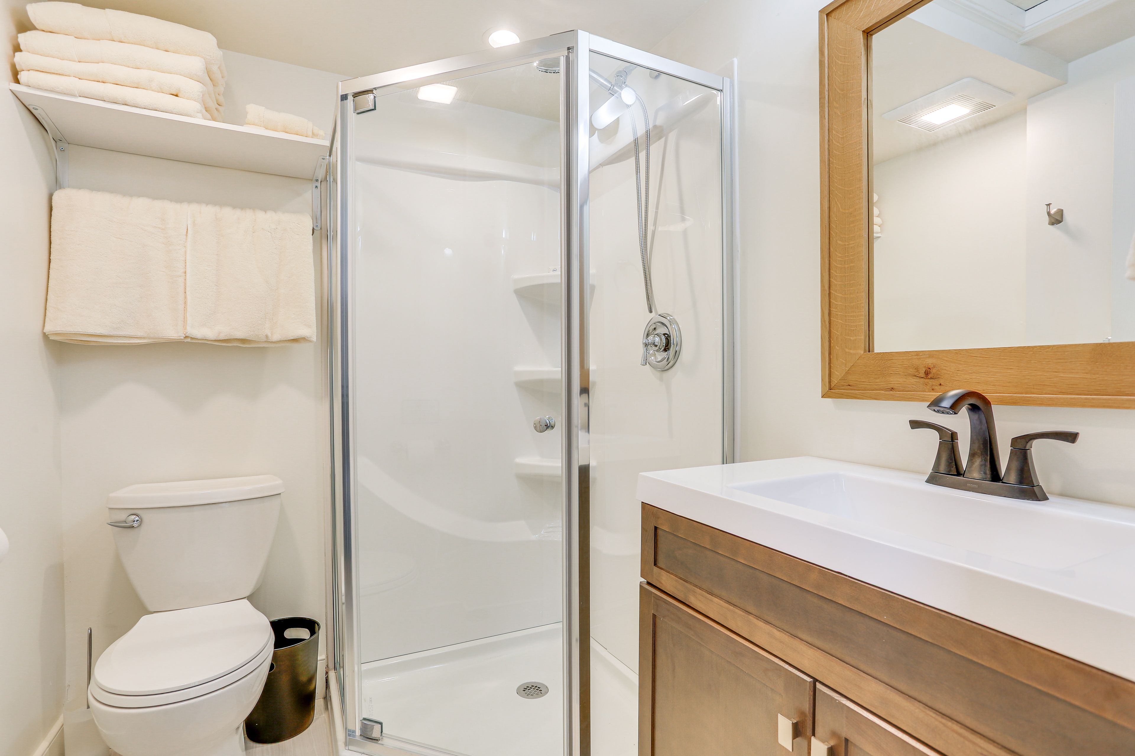 Bathroom | Main Level