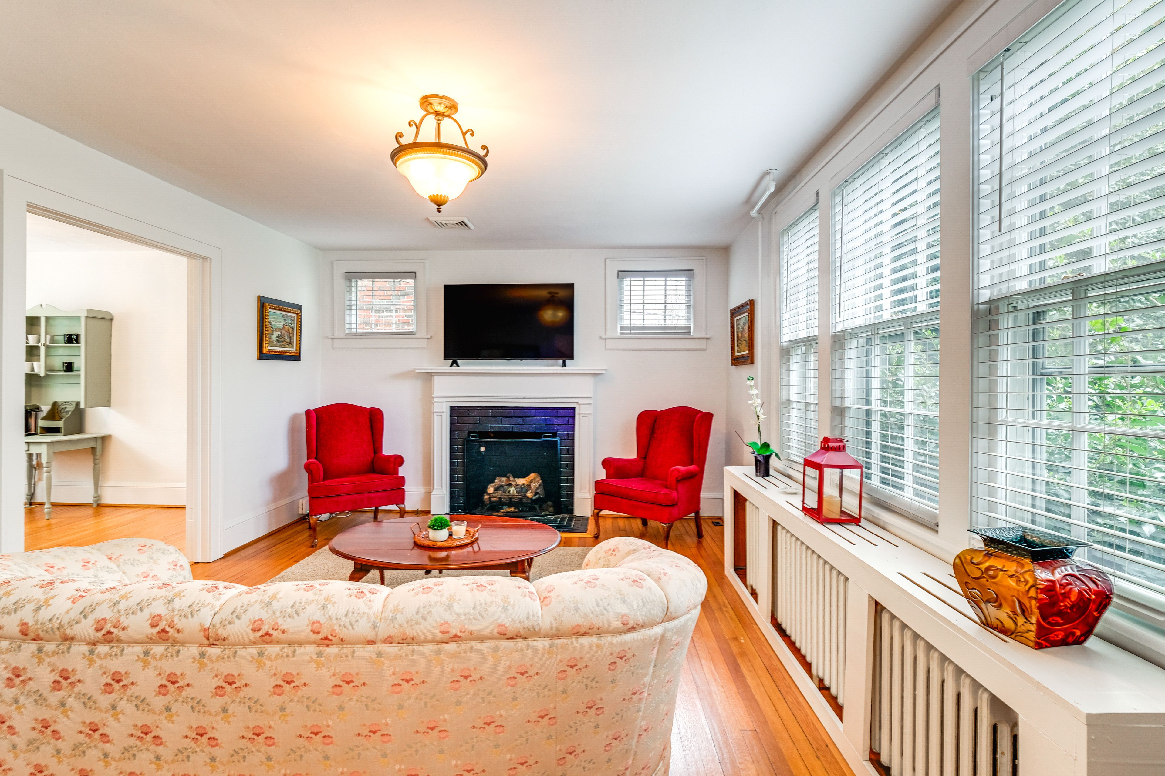 Living Area | Flat-Screen TV | Fireplace