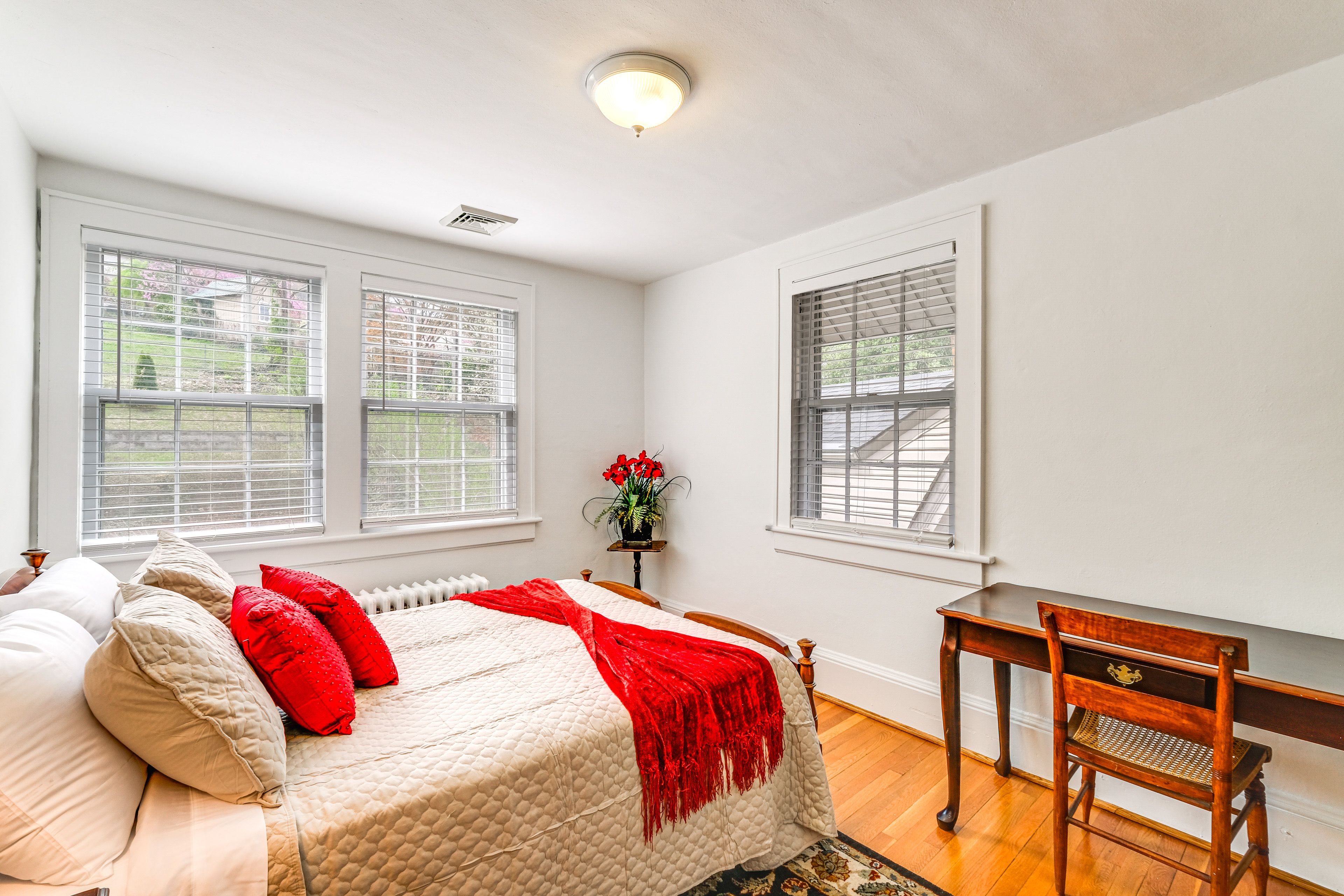 Bedroom 3 | Full Bed | 2nd Floor