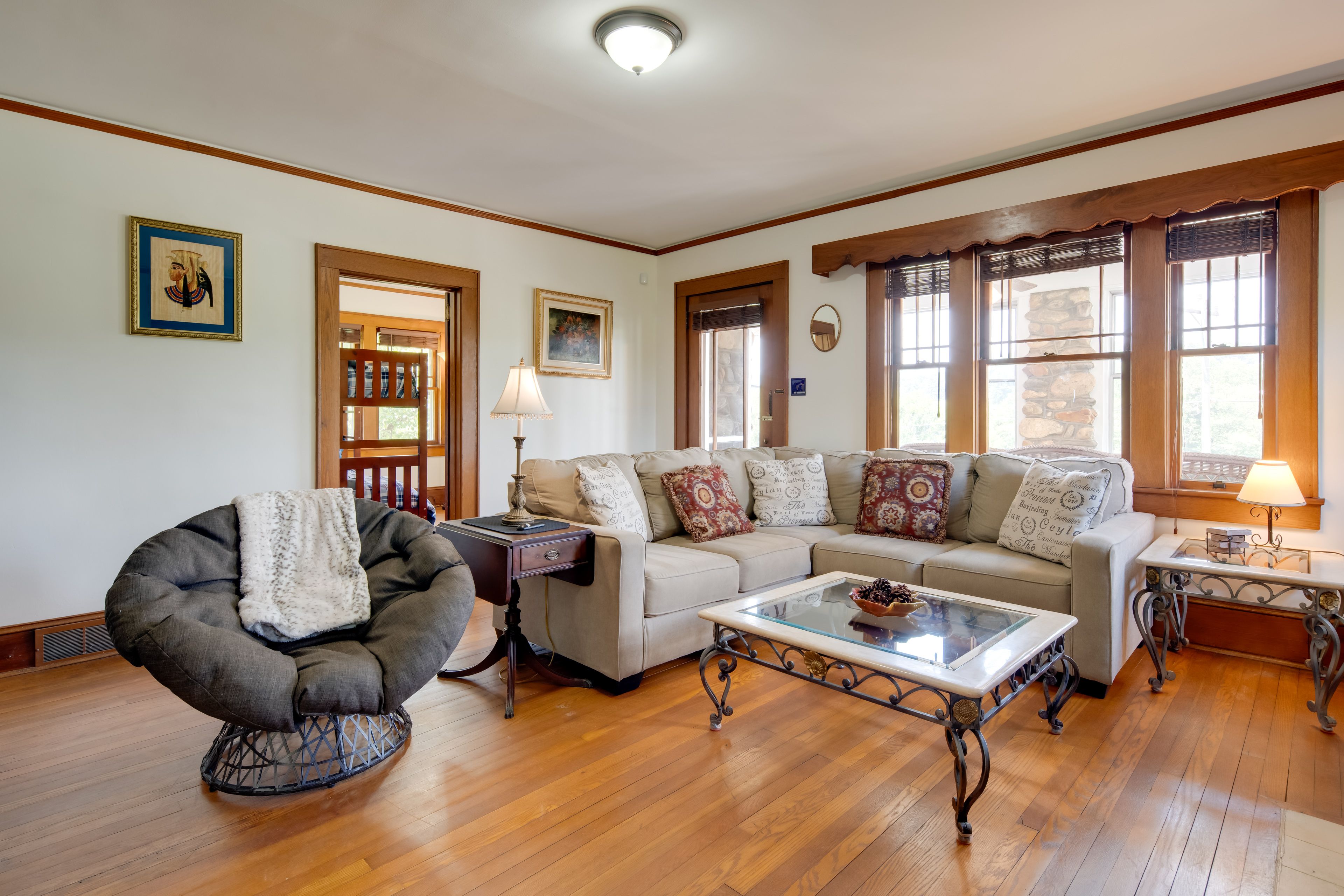 Living Room | Smart TV | Free WiFi