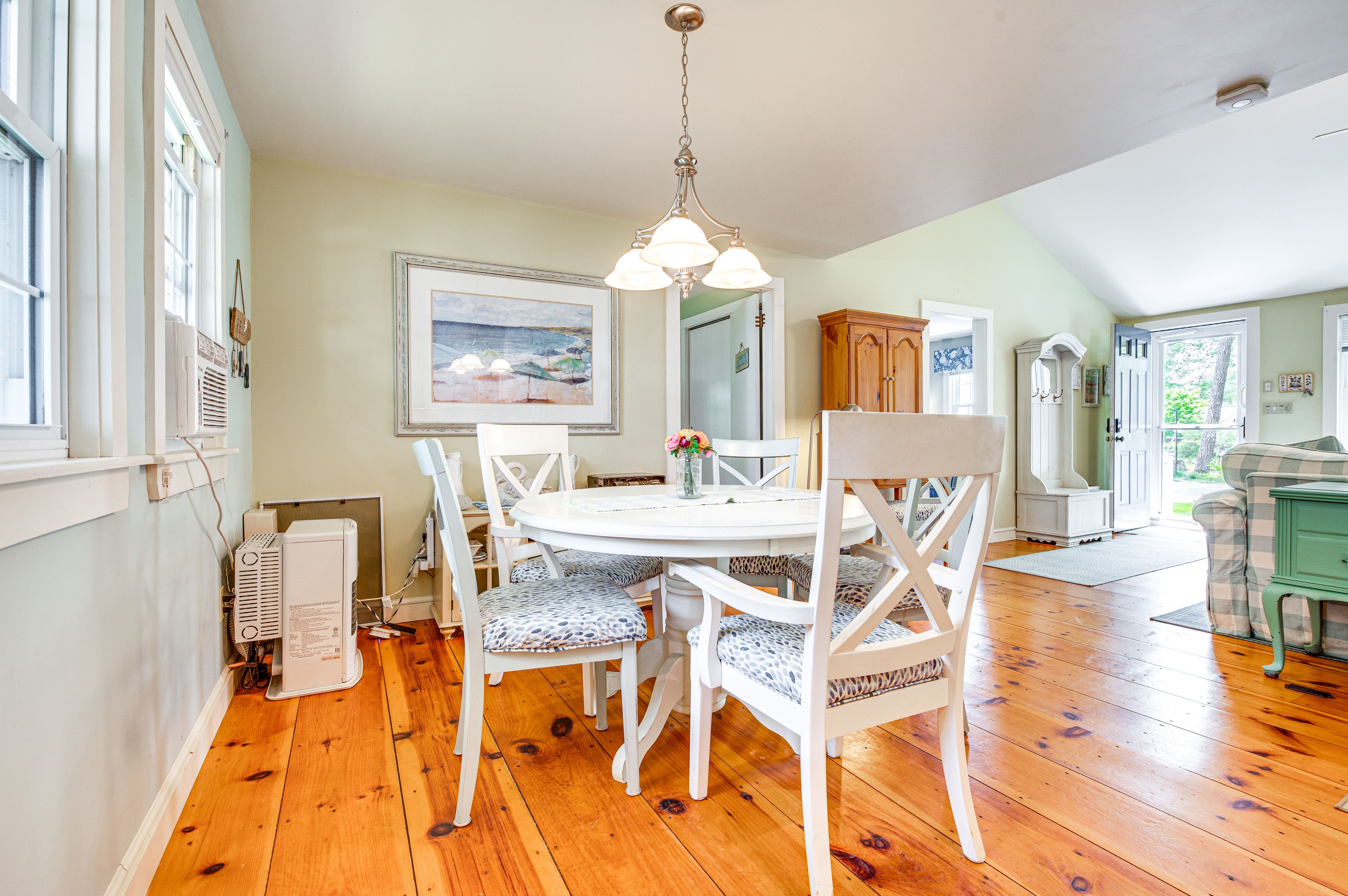 Dining Area | Dishware/Flatware