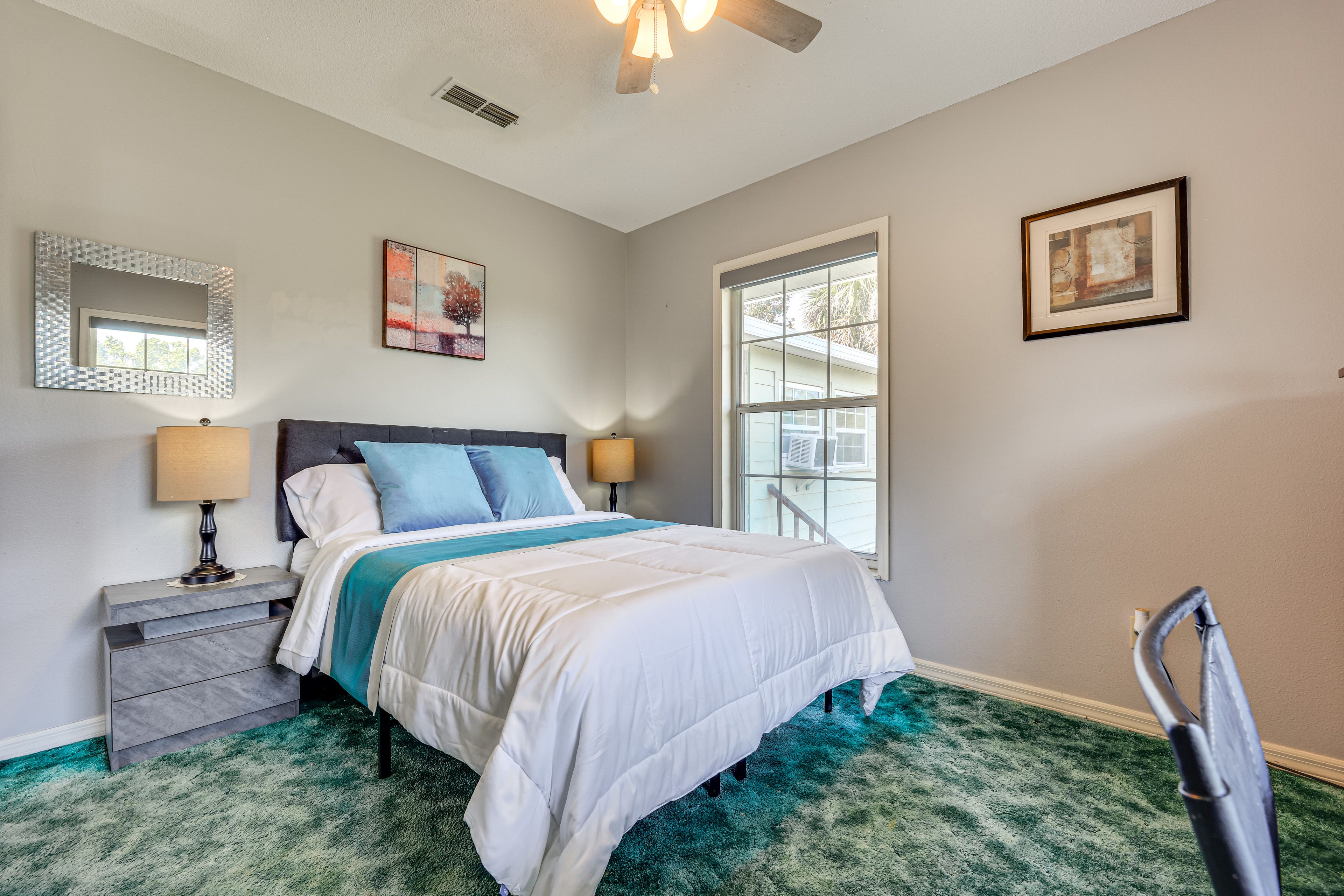 Bedroom 3 | Queen Bed | Desk