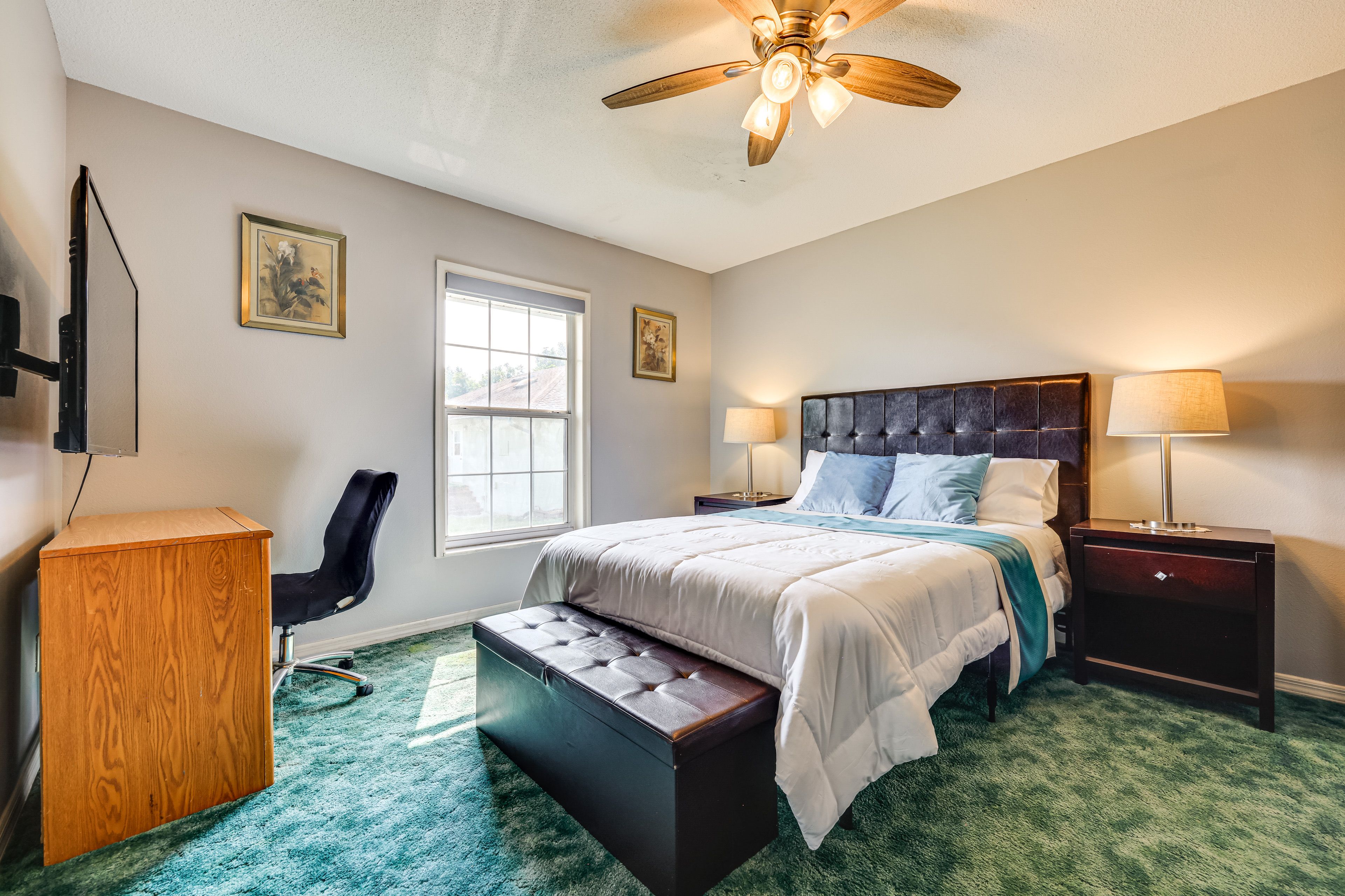 Bedroom 1 | King Bed | Desk