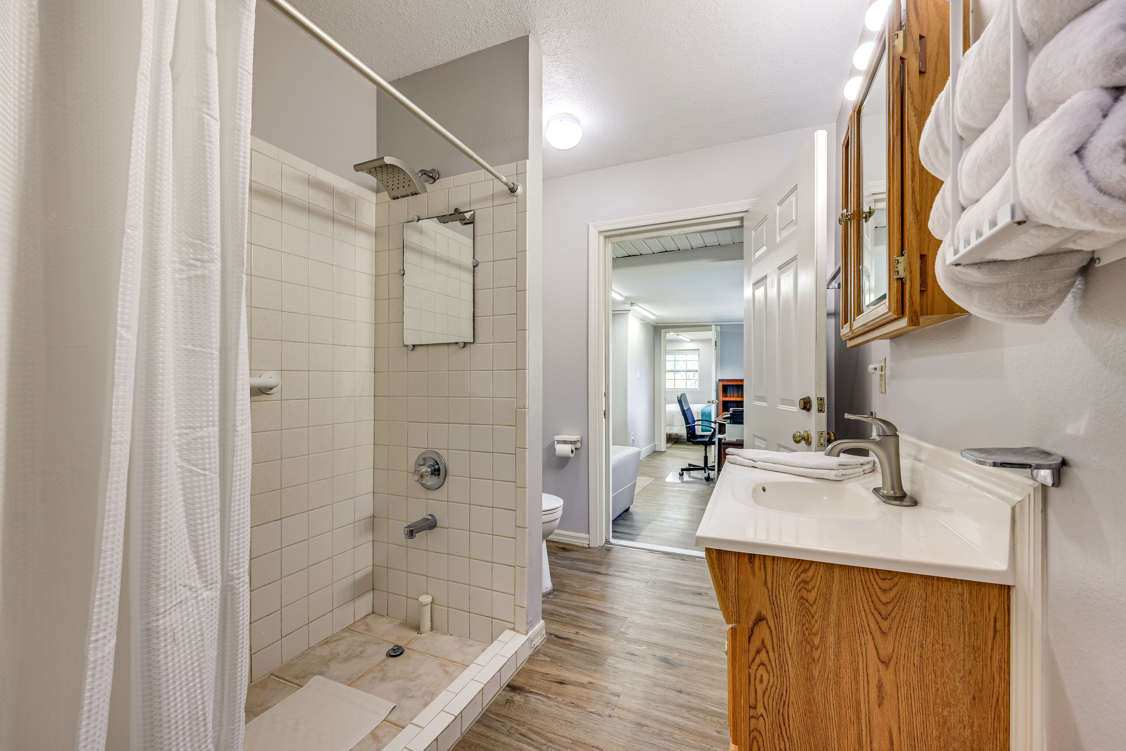 Full Bathroom | Linens & Towels