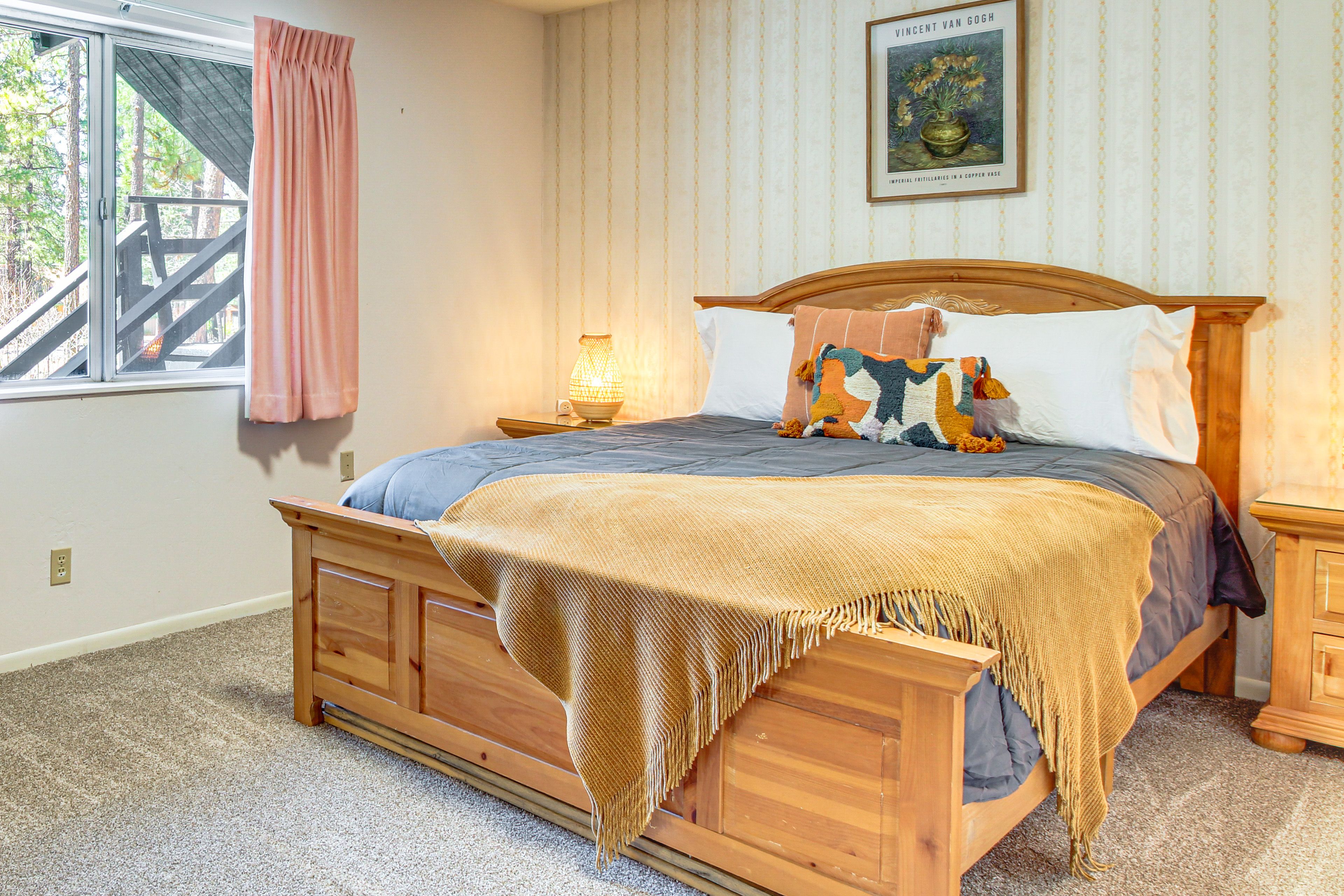 Bedroom 1 | 1st Floor | Queen Bed | Linens Provided