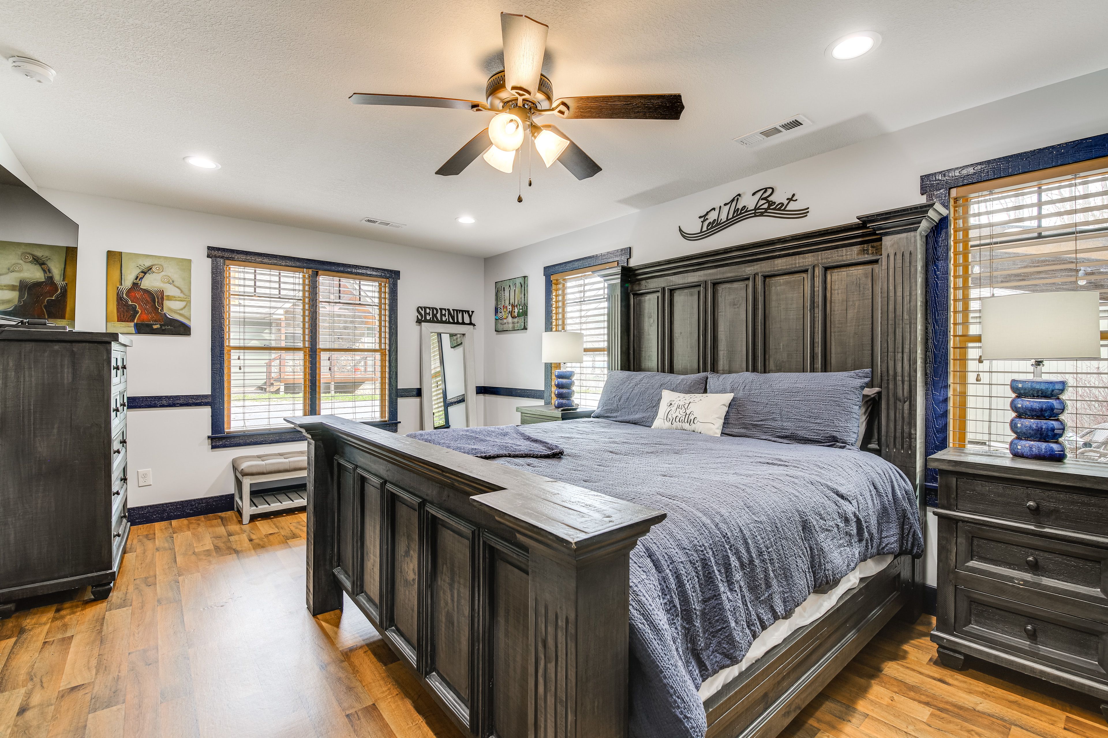 Bedroom | King Bed | Smart TV