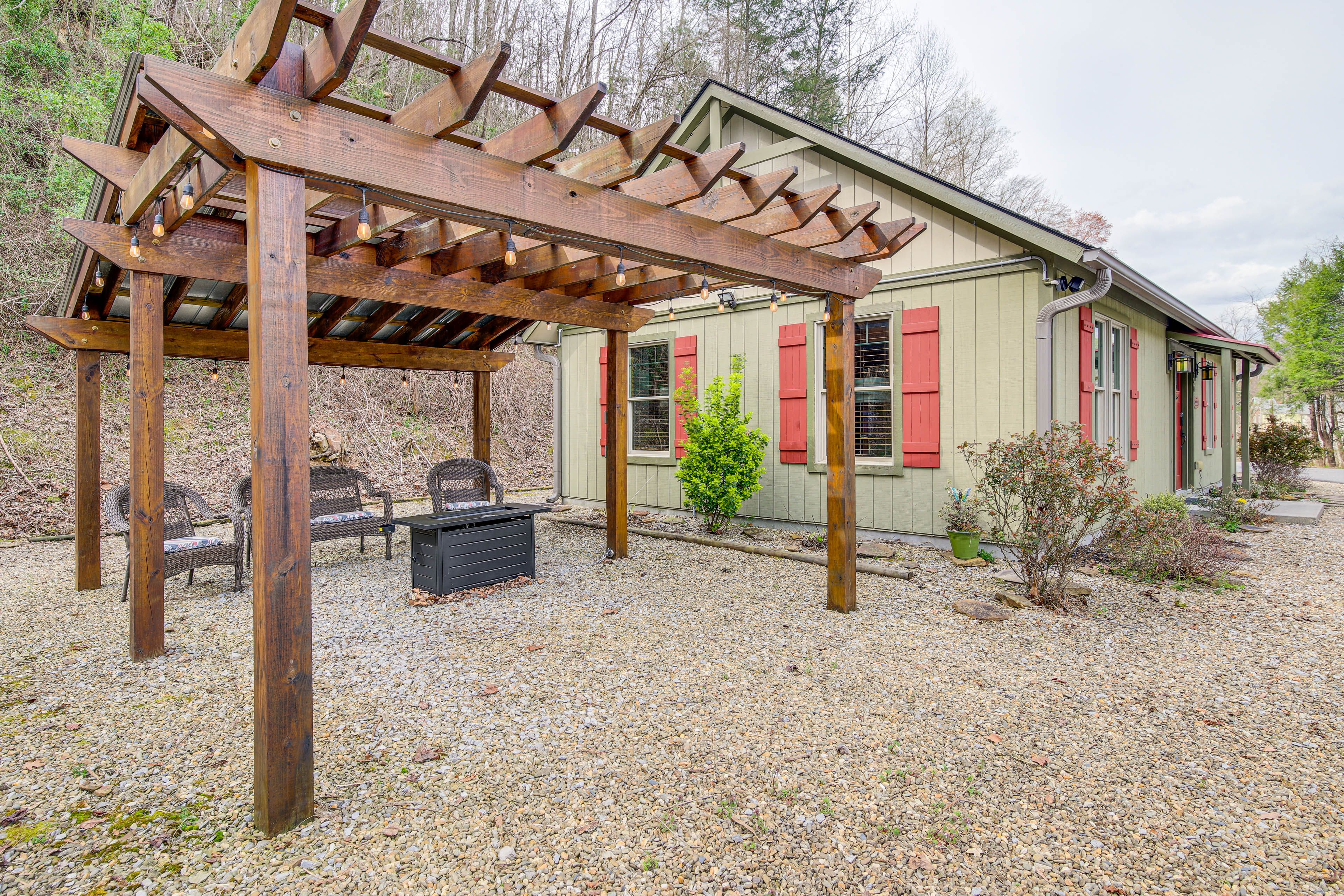 Gazebo | Fire Pit | Outdoor Seating