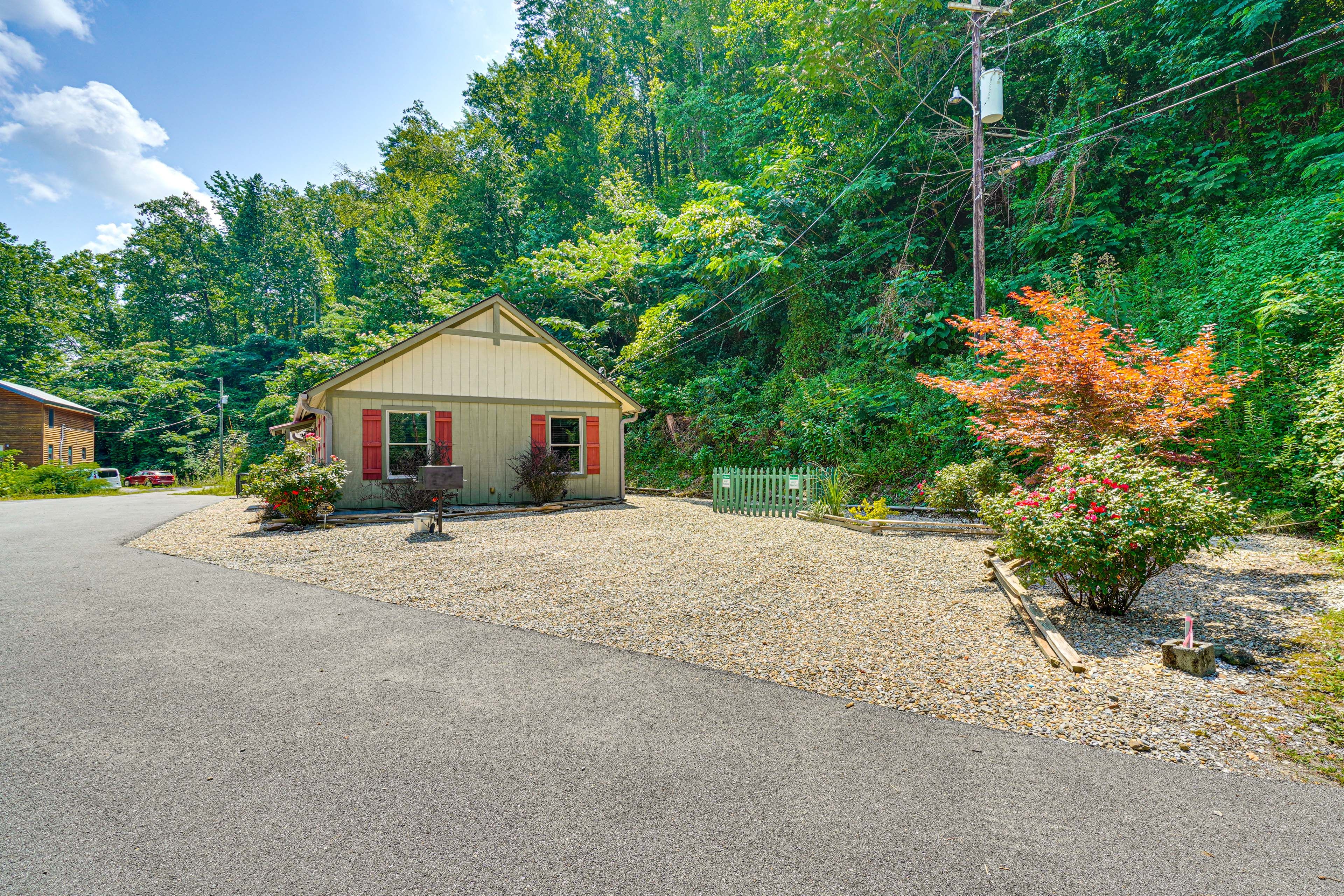 Parking | Gravel Driveway (2 Vehicles)