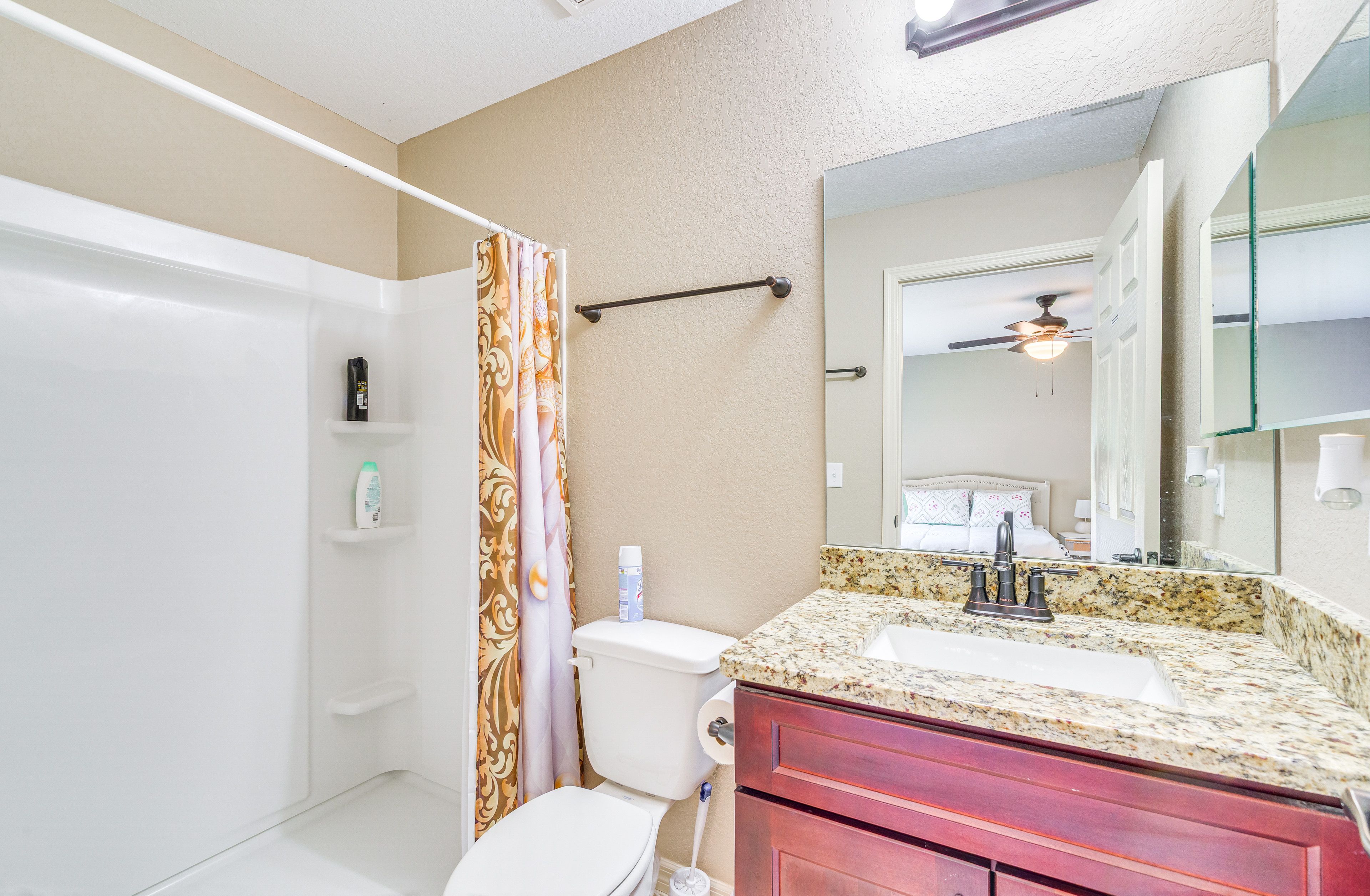 En-Suite Bathroom | Towels Provided