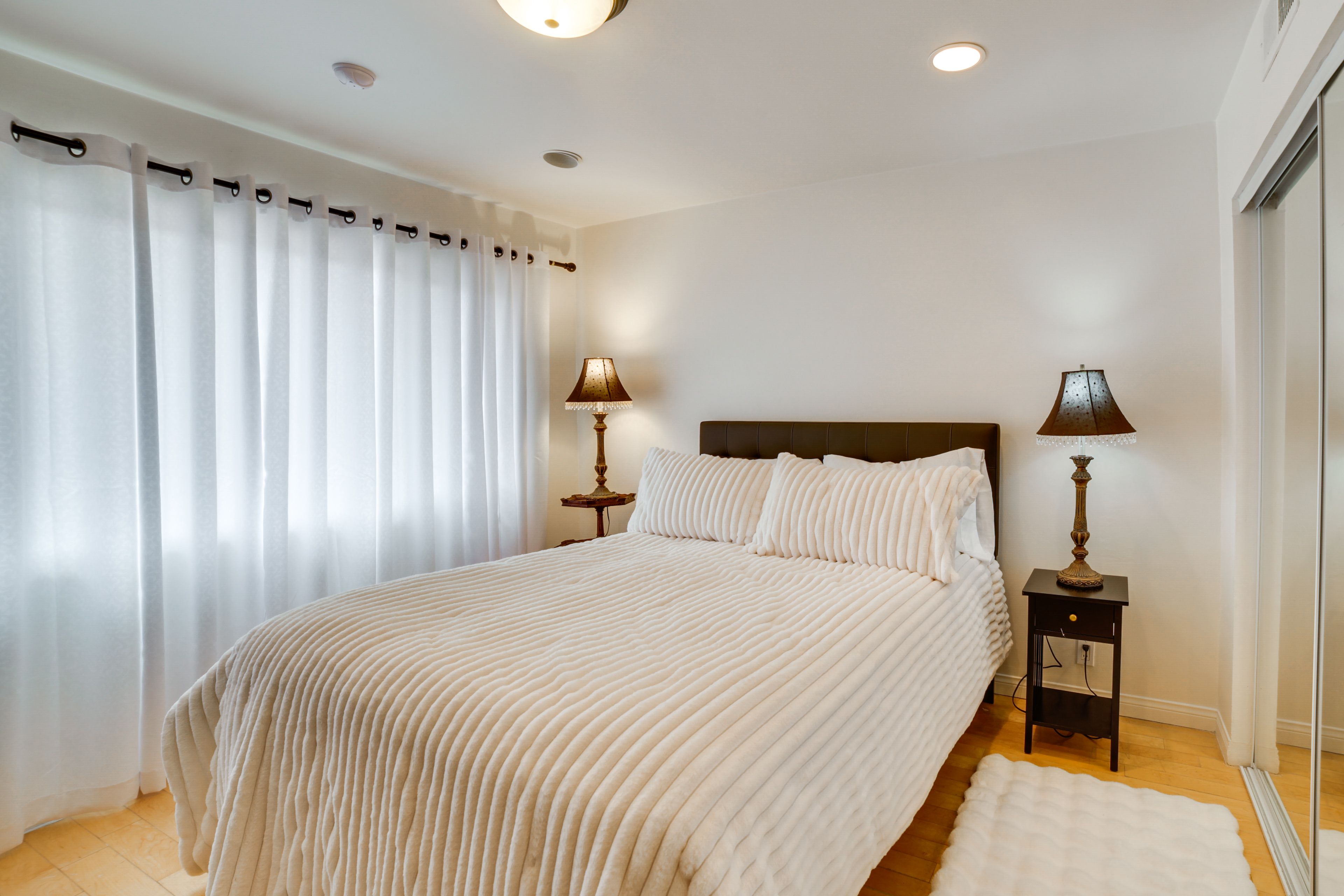 Bedroom 2 | Queen Bed