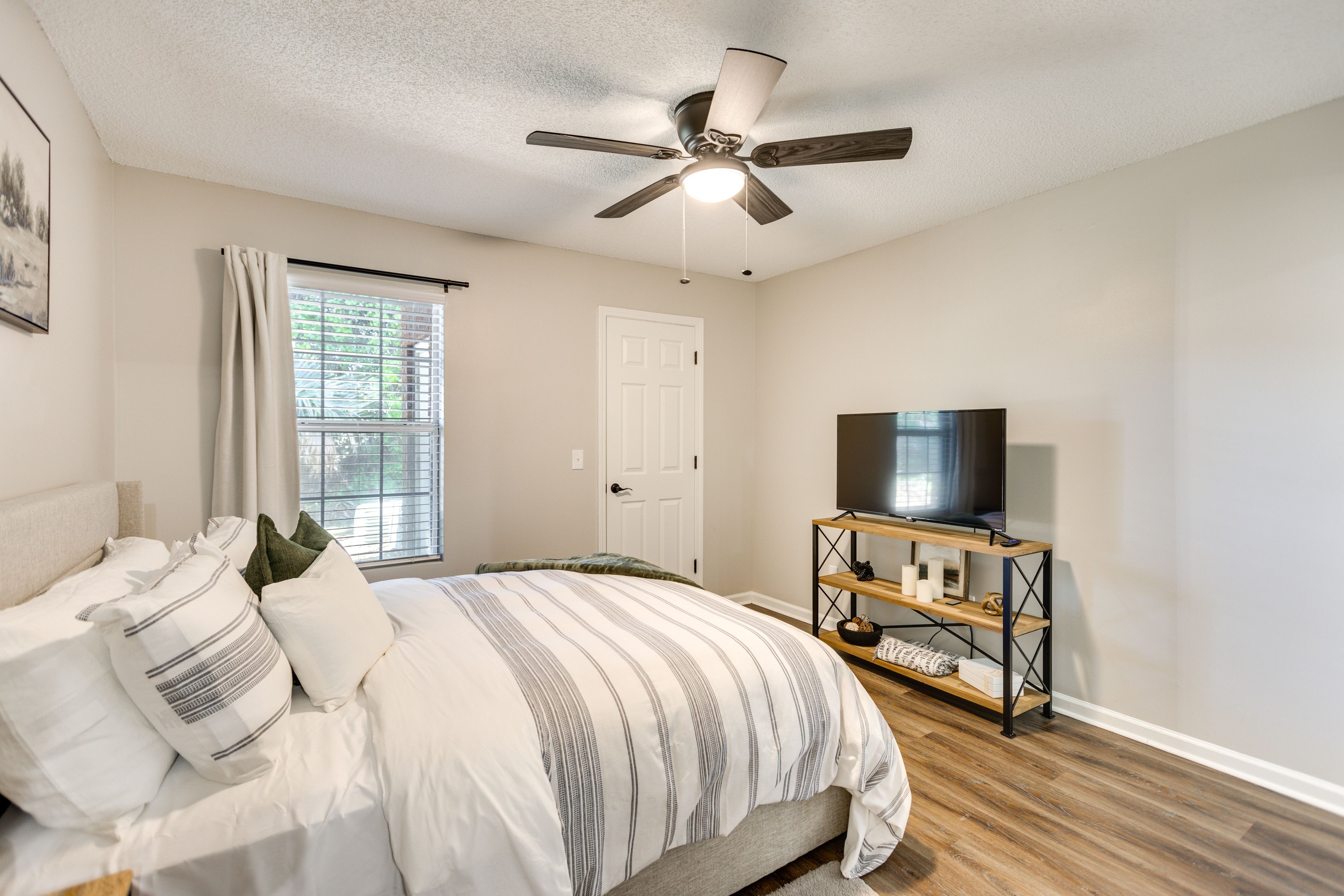 Bedroom 1 | Queen Bed | Linens Provided