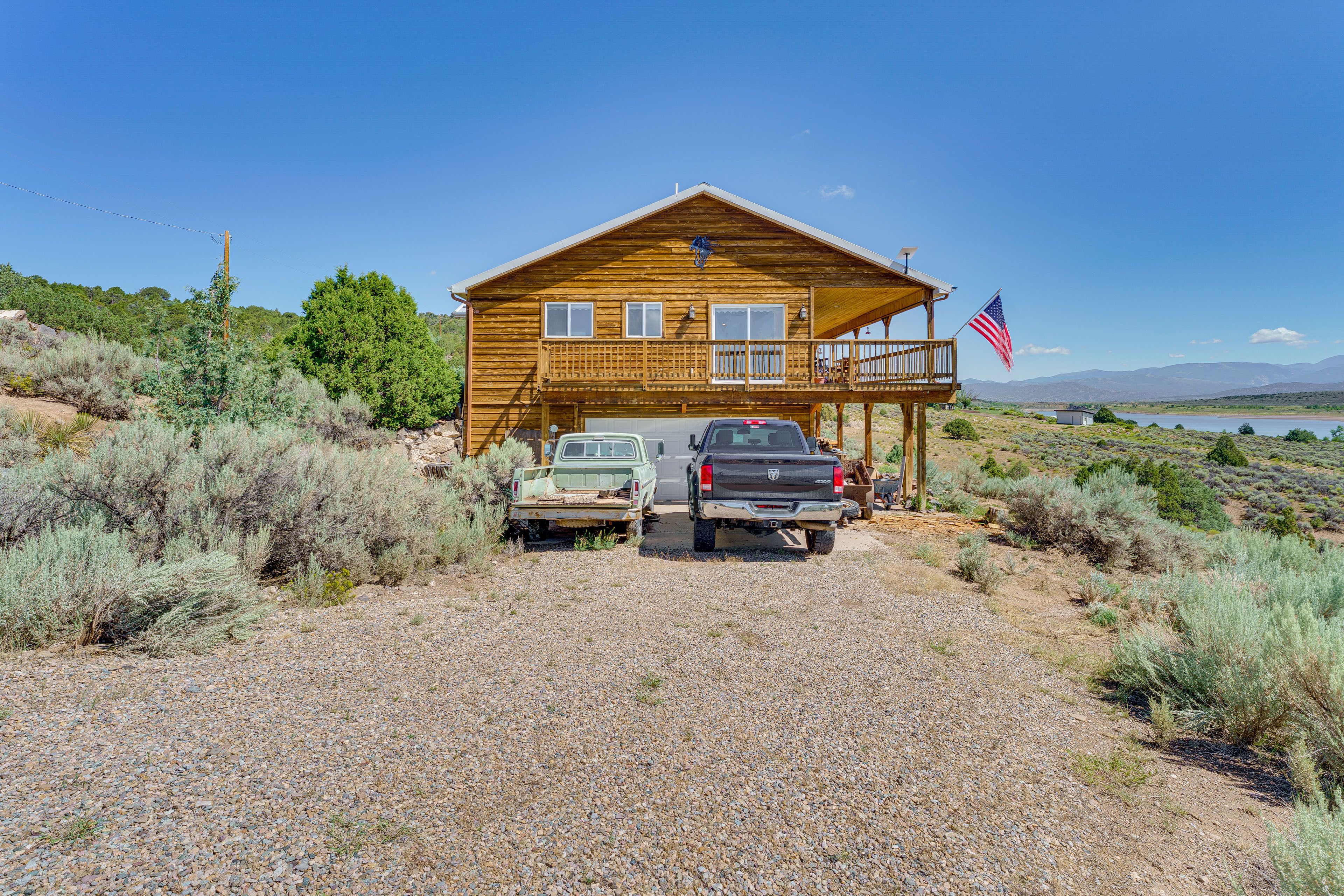 Parking | Driveway (5 Vehicles) | RV/Trailer Parking Allowed