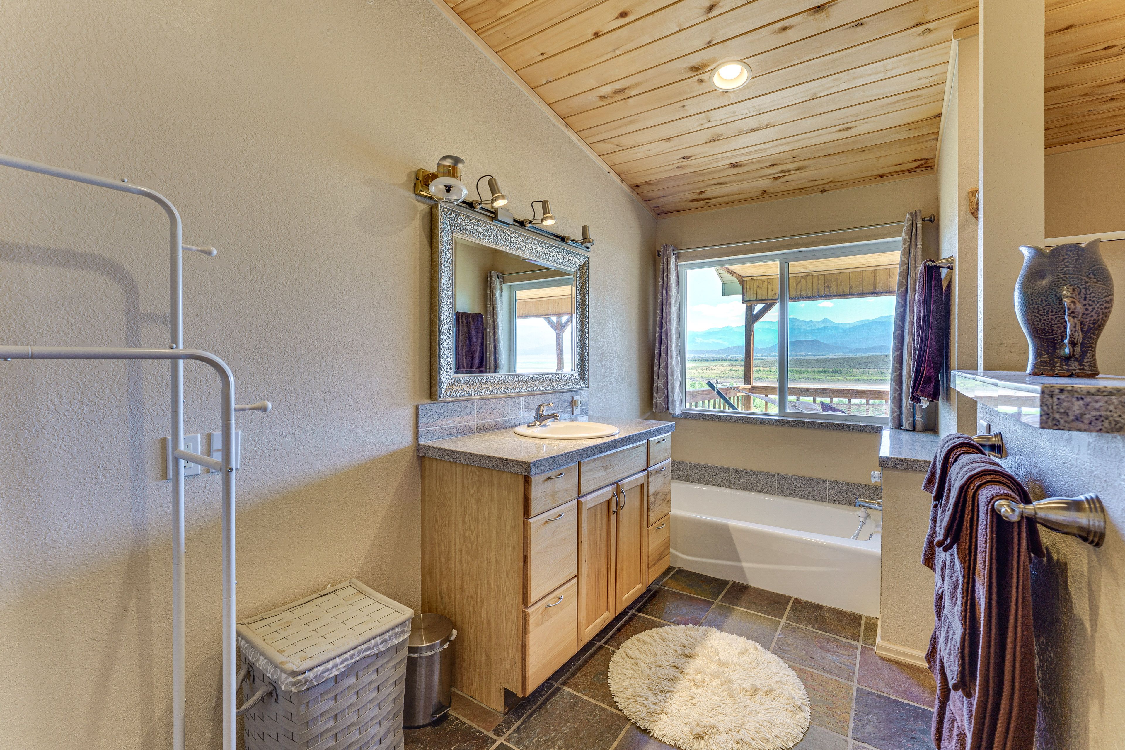 En-Suite Bathroom | Towels Provided