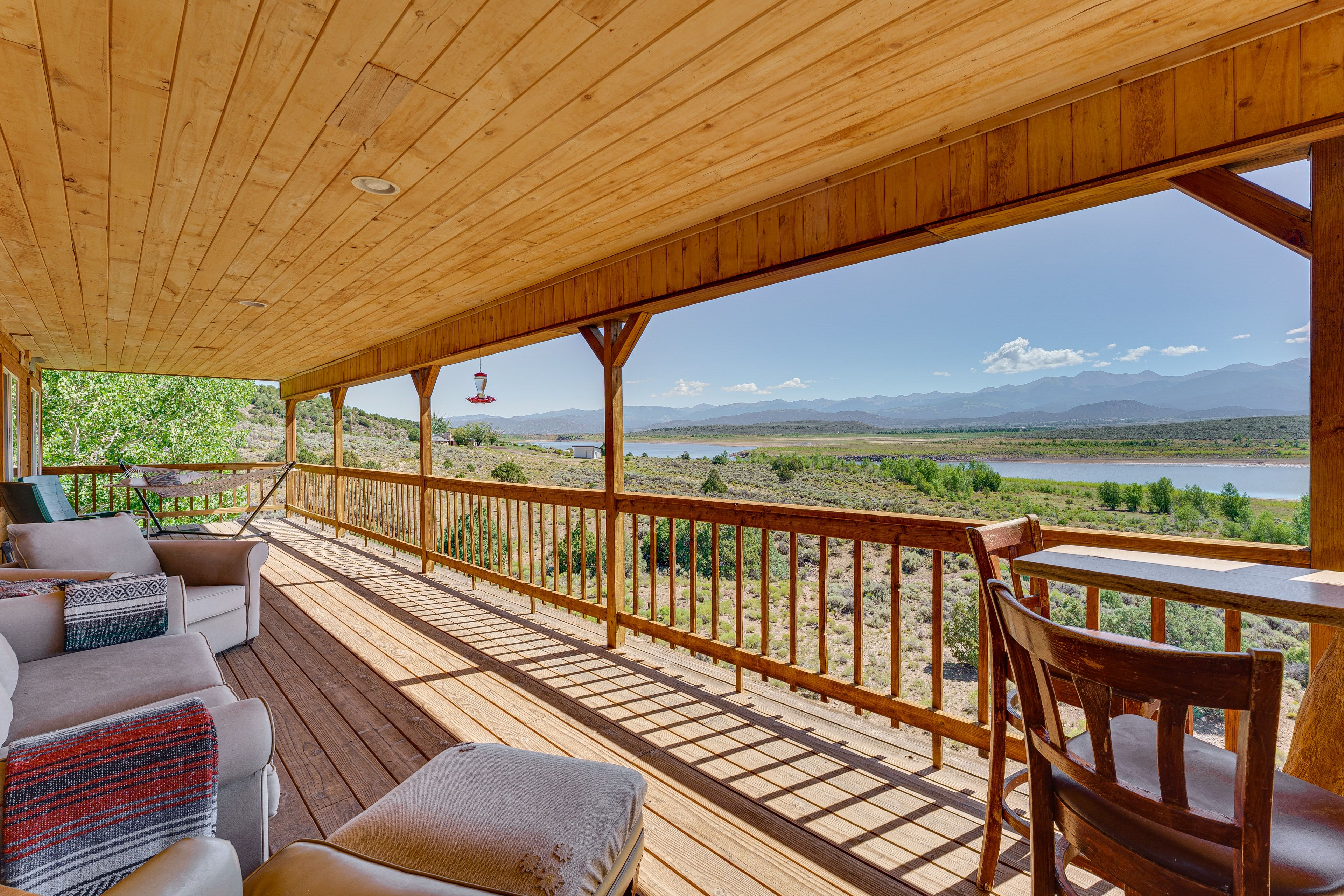 Deck | Outdoor Dining | Gas Grill | Hammock