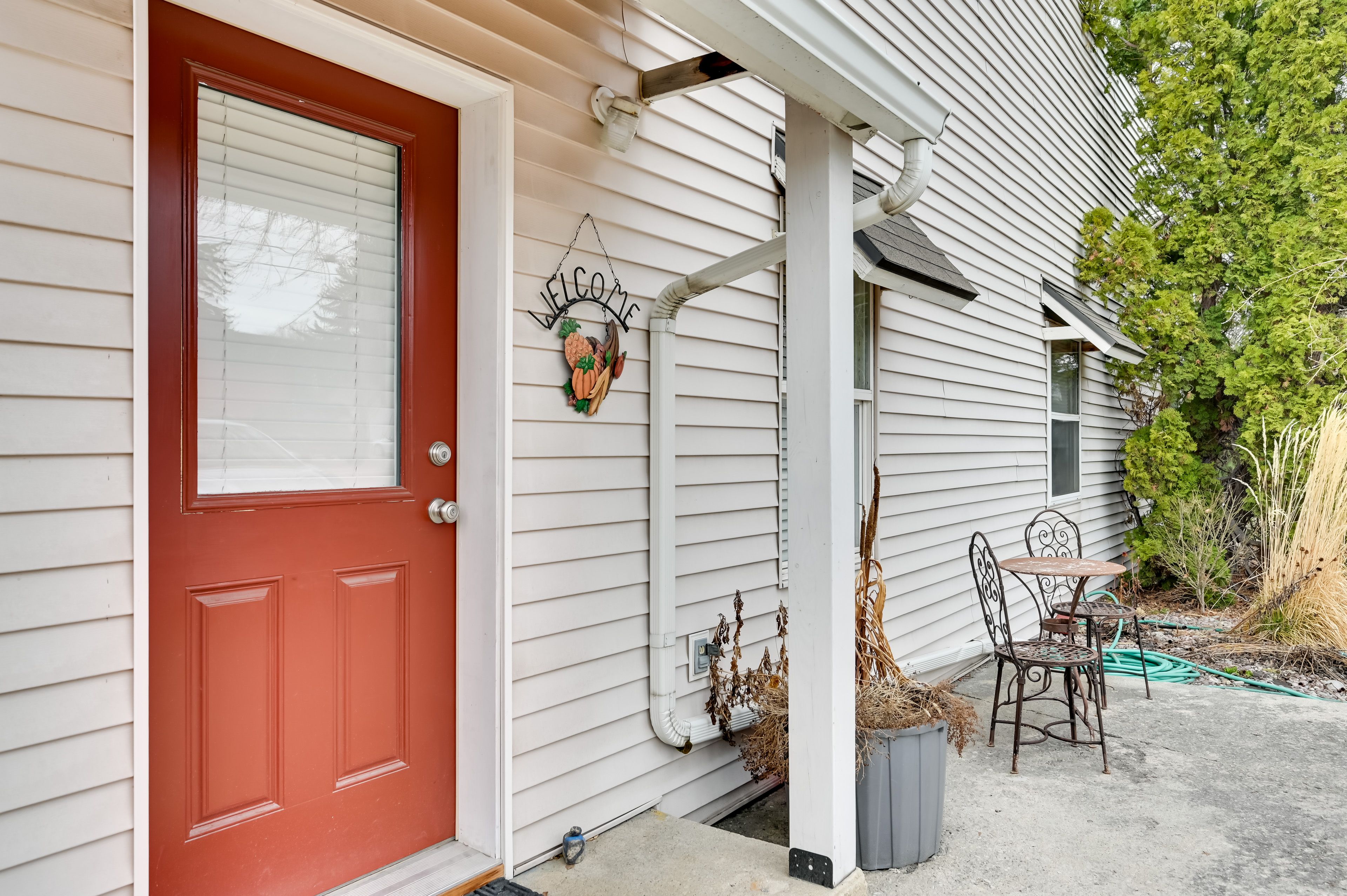 Exterior | Single-Story Apartment