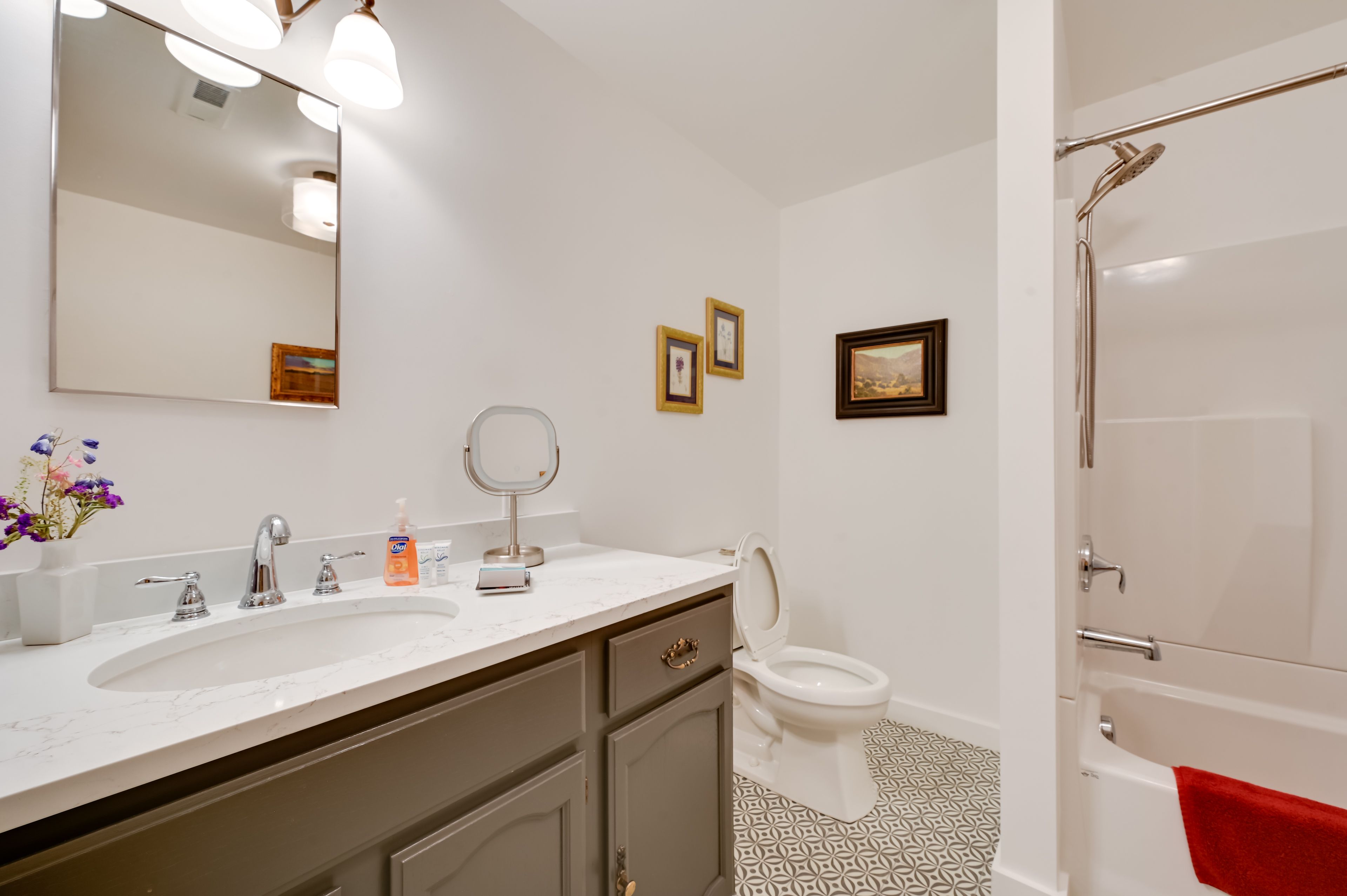 Full Bathroom | Towels Provided | Hair Dryer