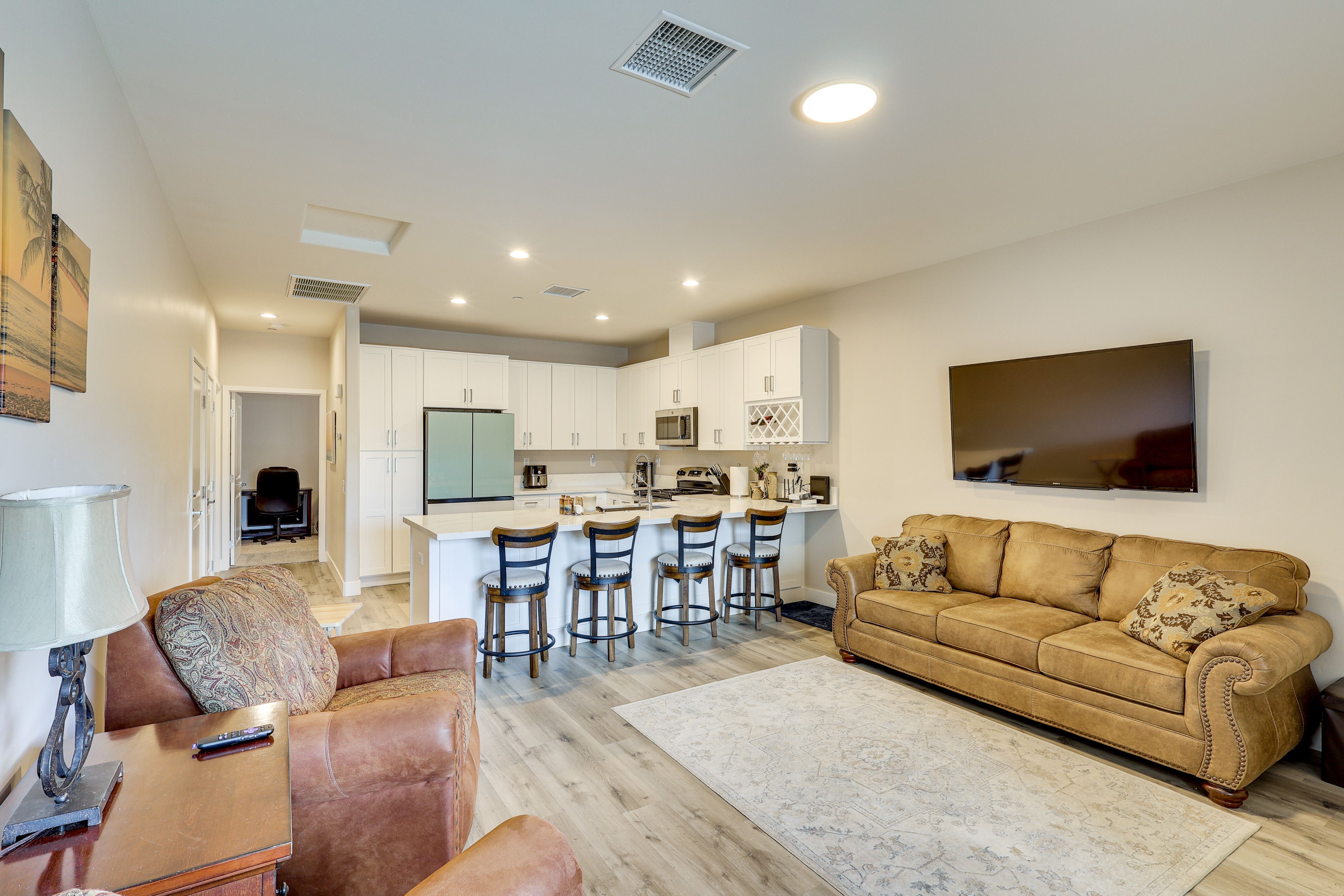 Living Room | Queen Sleeper Sofa | Smart TV | Free WiFi
