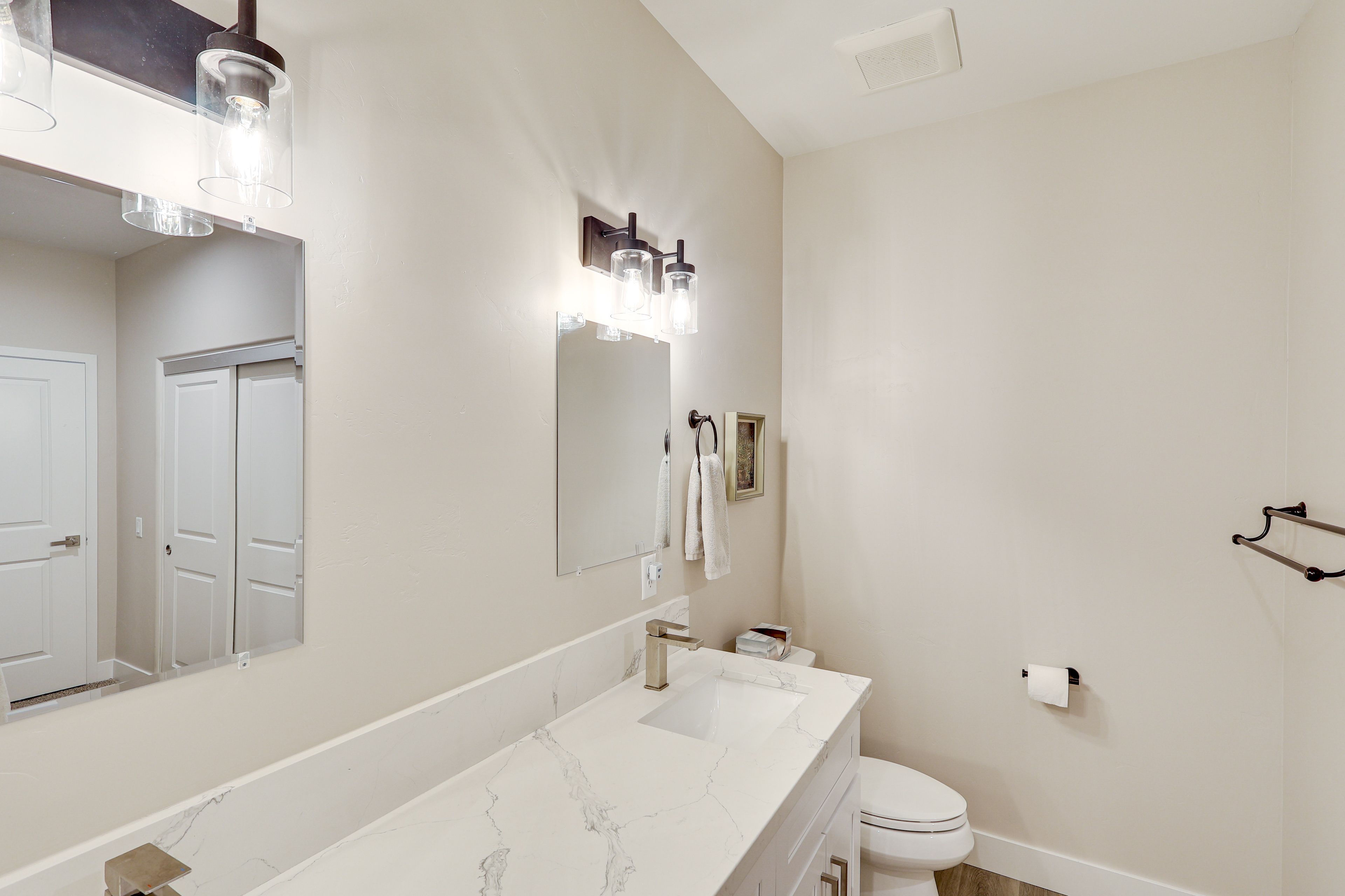En-Suite Bathroom | Towels Provided | Complimentary Toiletries | Hair Dryer