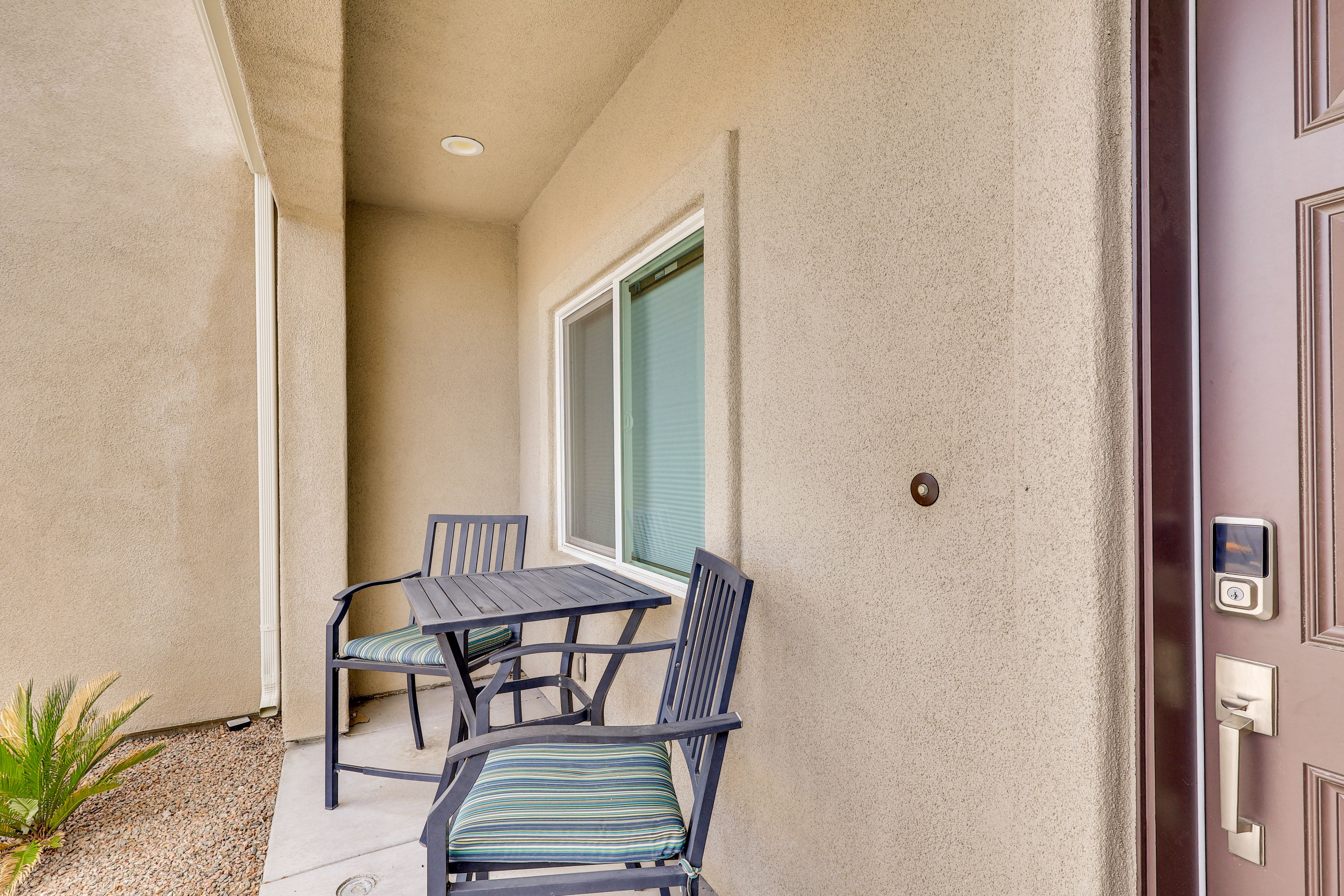 Furnished Patio | Self Check-In | 5 Mi to London Bridge Beach