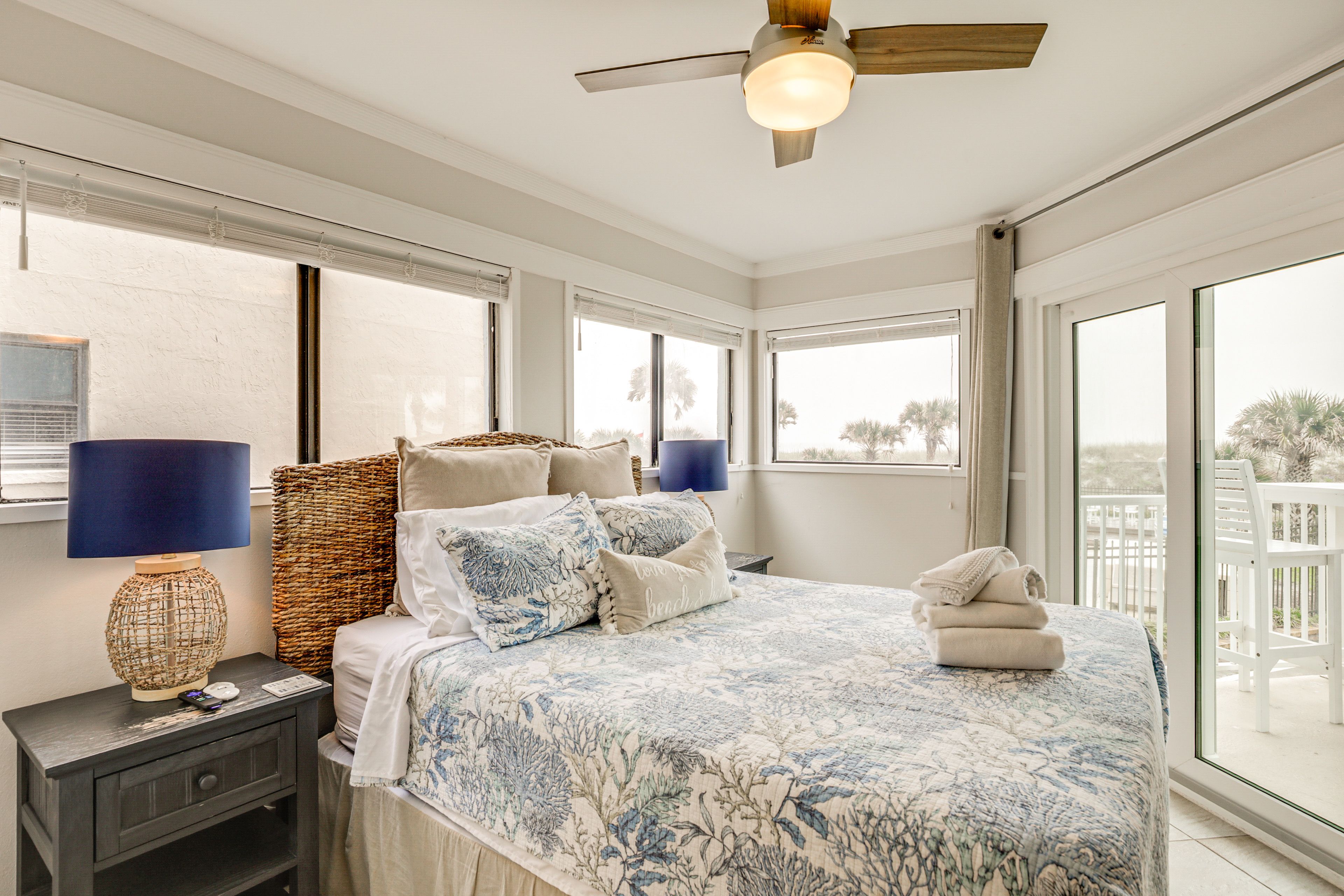 Bedroom | Queen Bed | Linens Provided