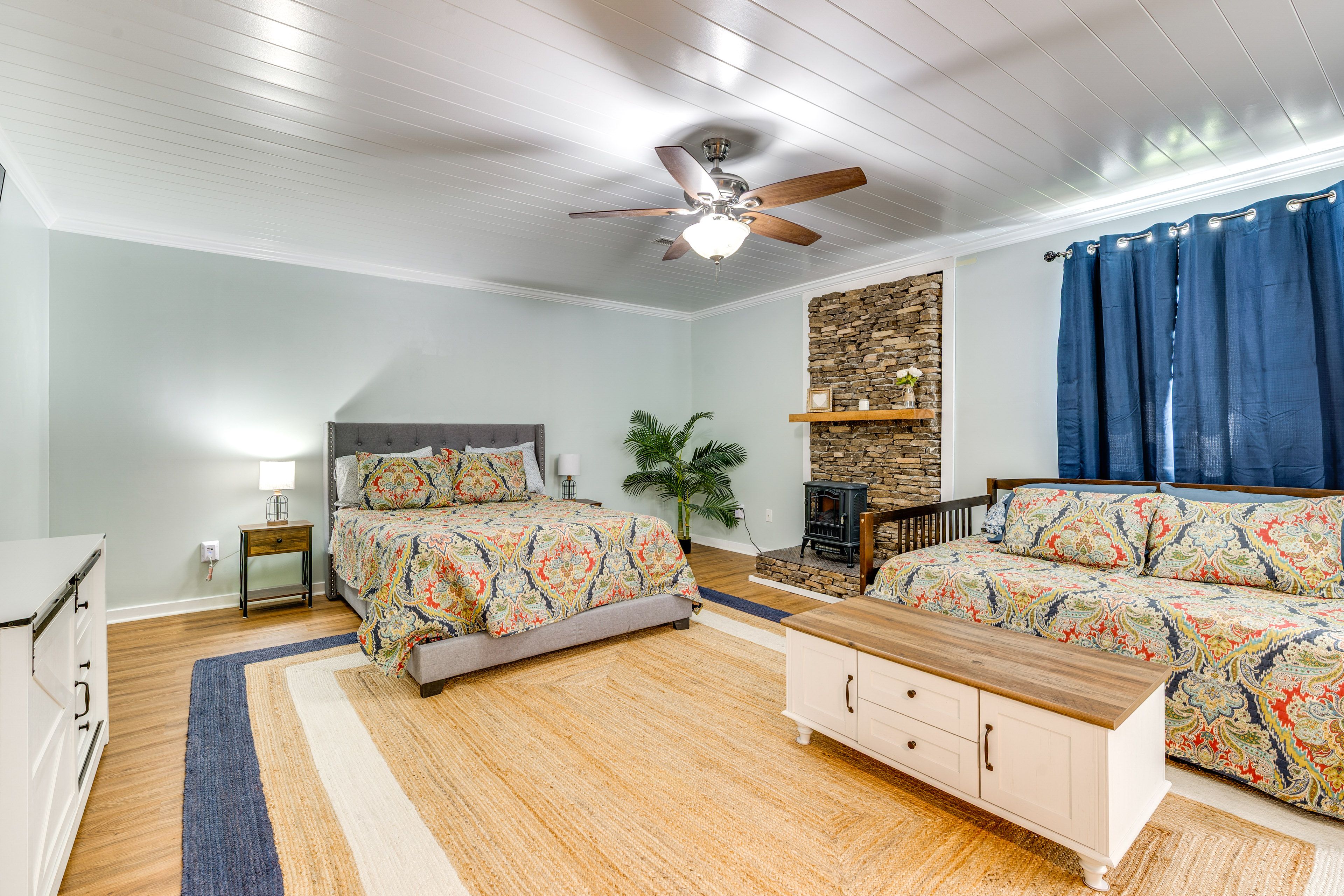 Bedroom 3 | Lower Level | Queen Bed | Full Daybed w/ Twin Trundle | Smart TV
