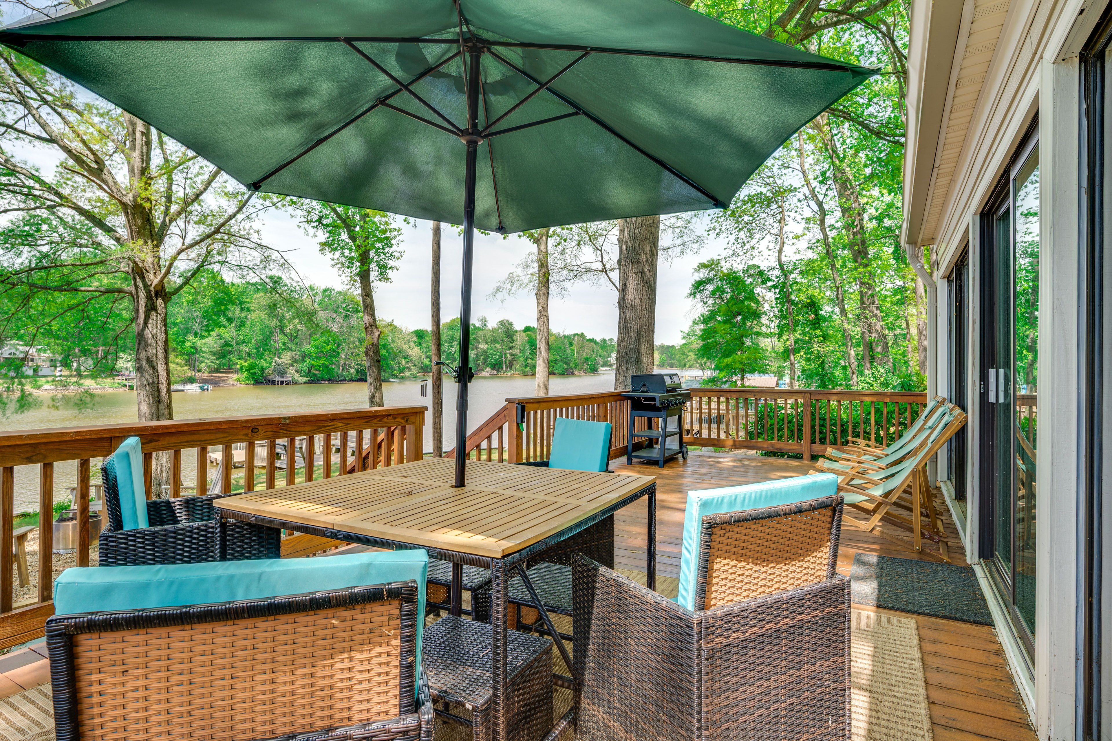 Deck | Gas Grill | Dining Area | Lake View