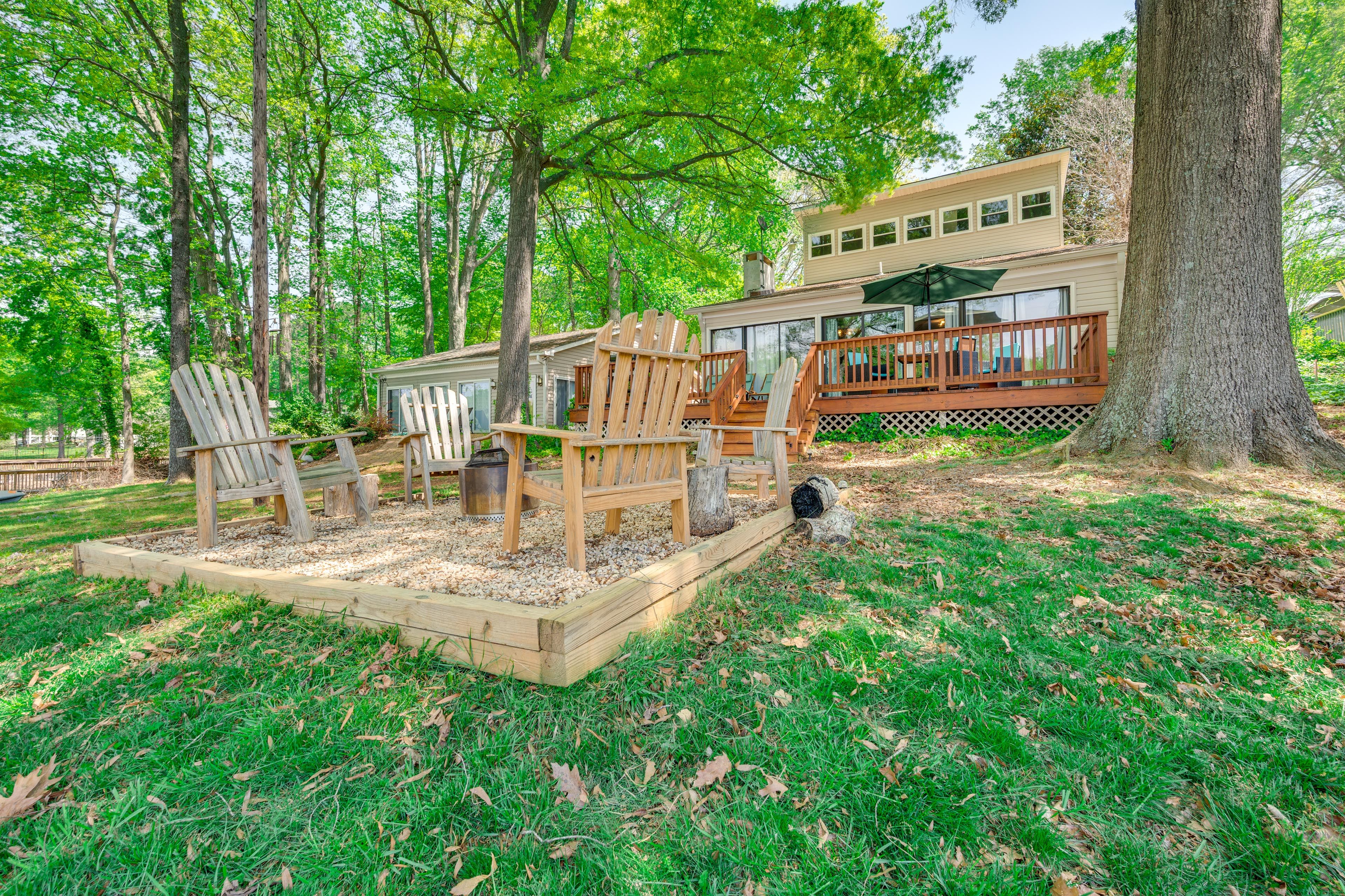 Private Yard | Fire Pit