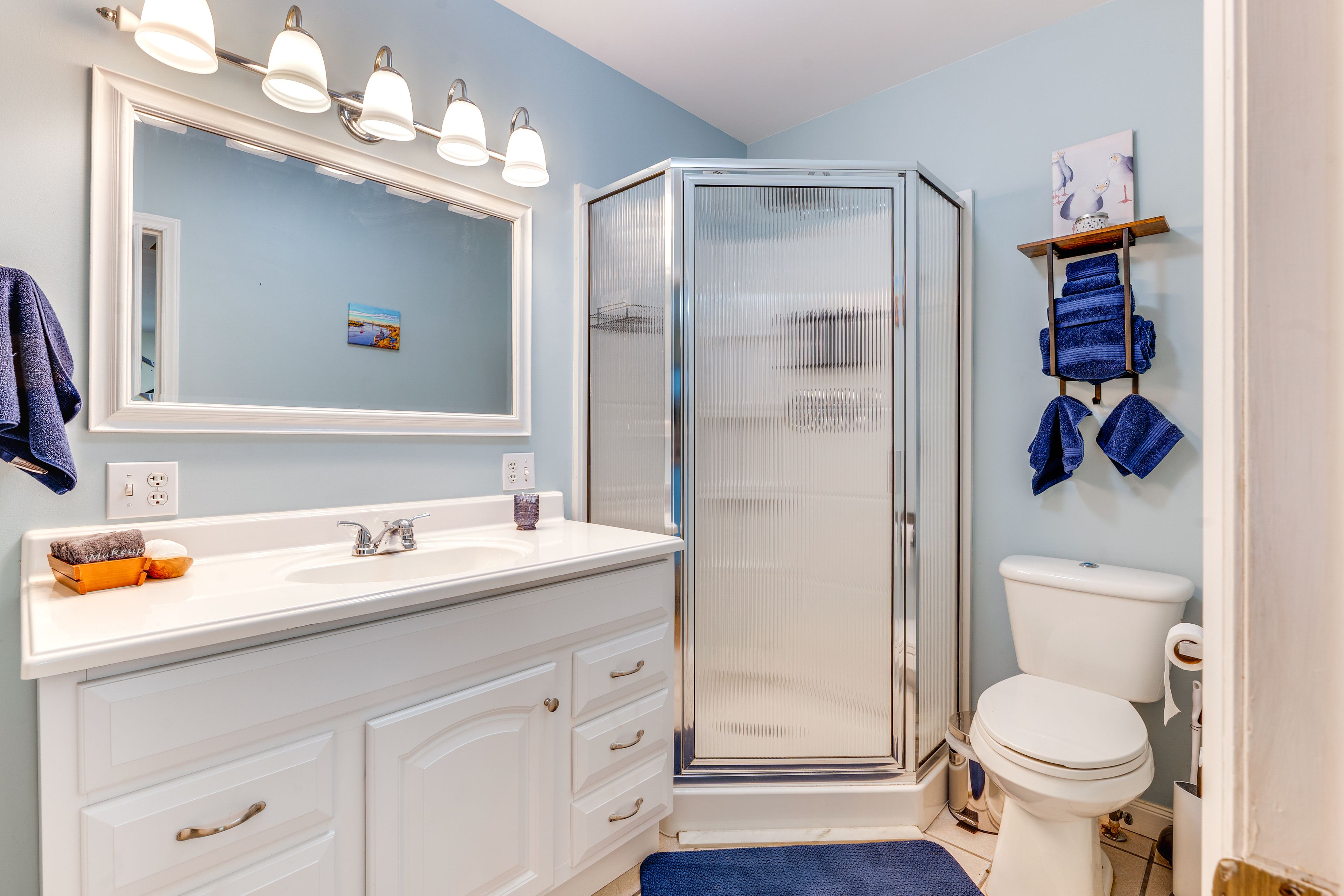 Full Bathroom | Main Level | Towels Provided
