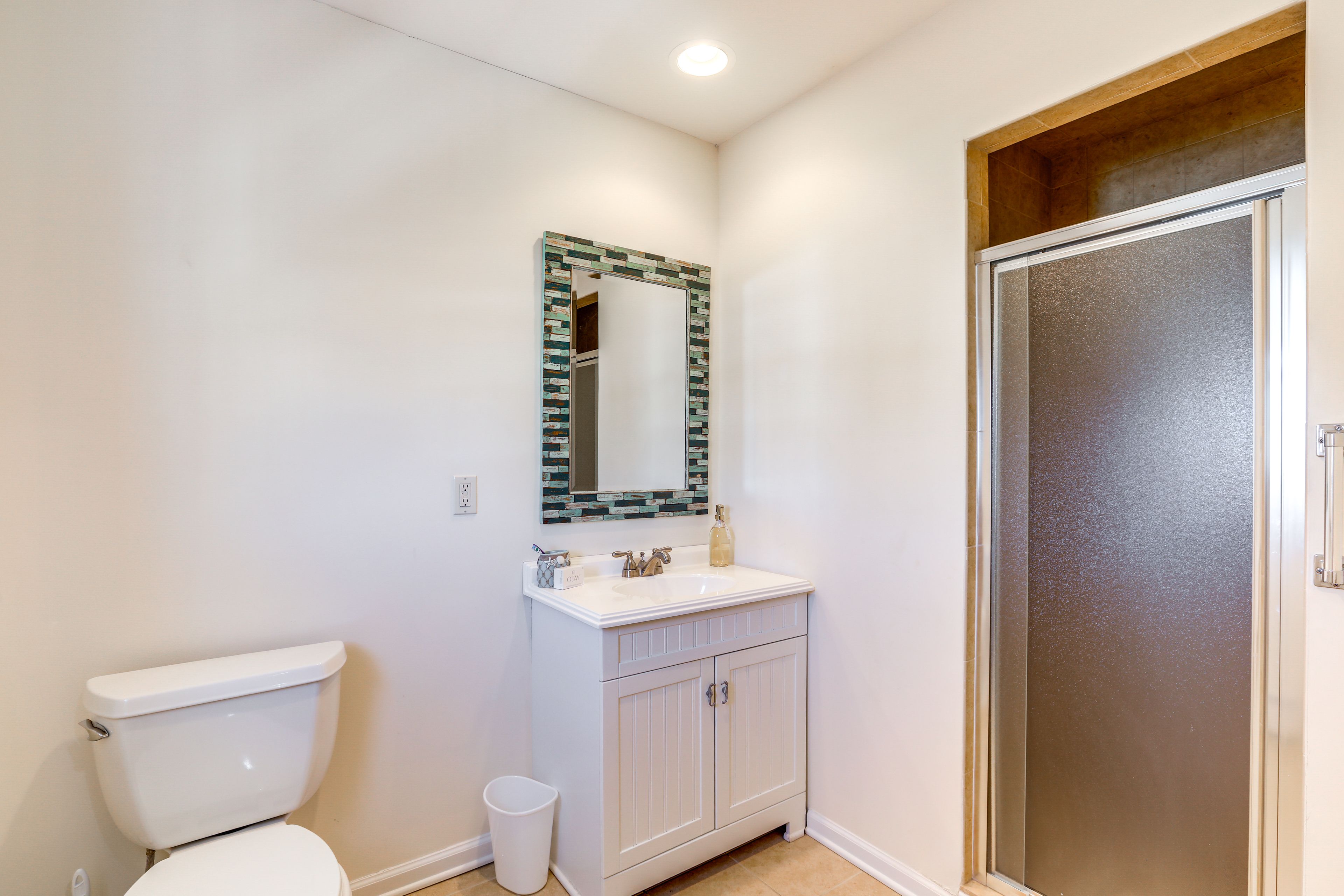 Full Bathroom | 2nd Floor