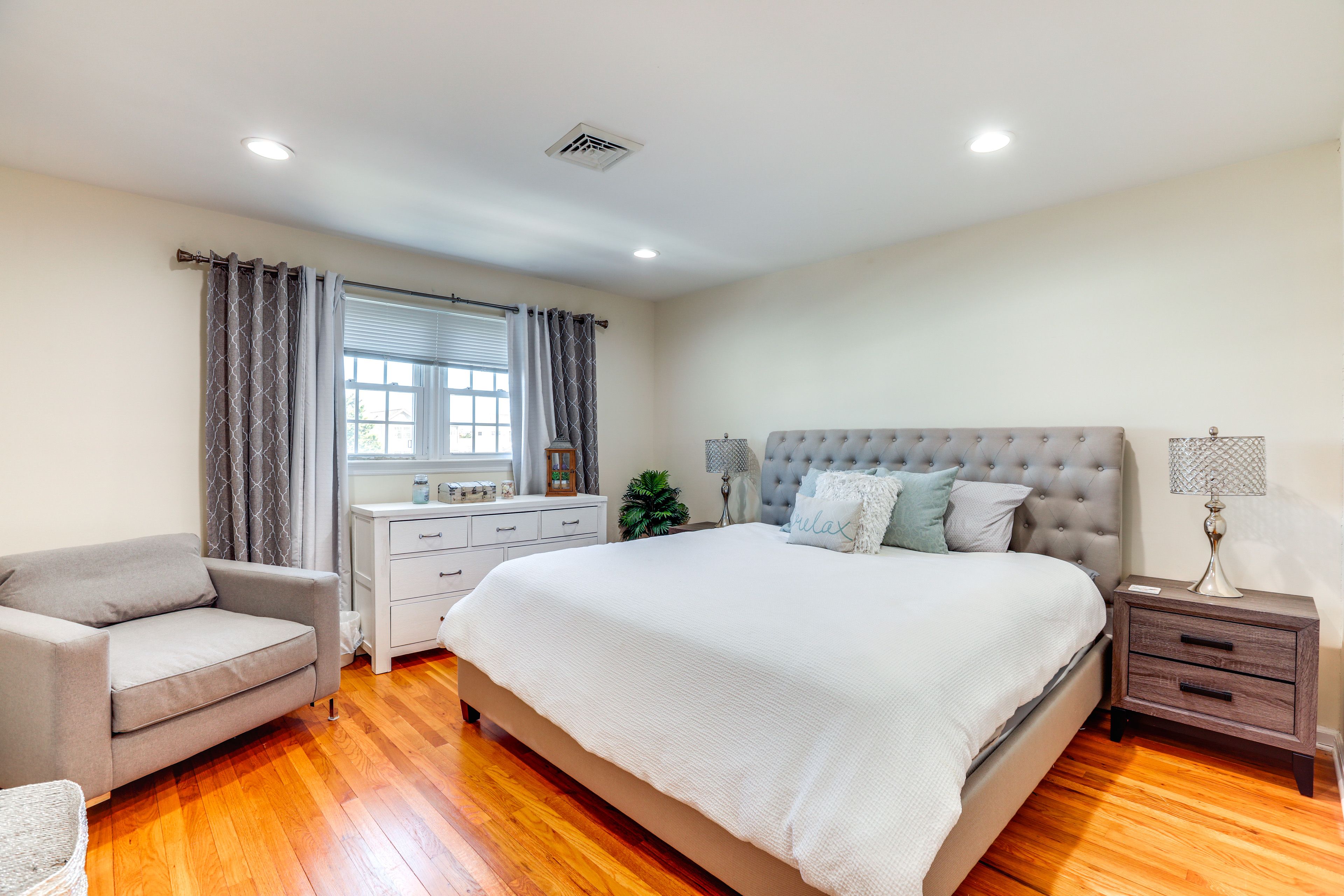 Bedroom 2 | 2nd Floor | King Bed