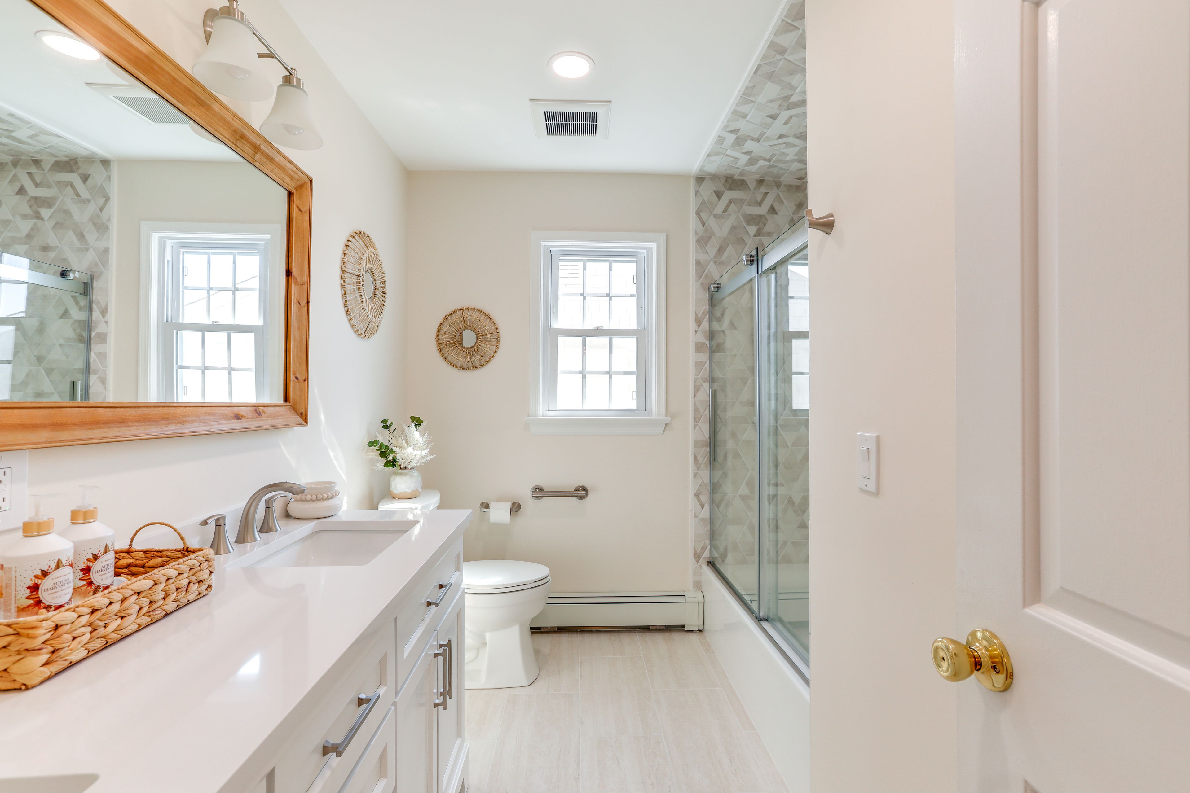Full Bathroom | 2nd Floor