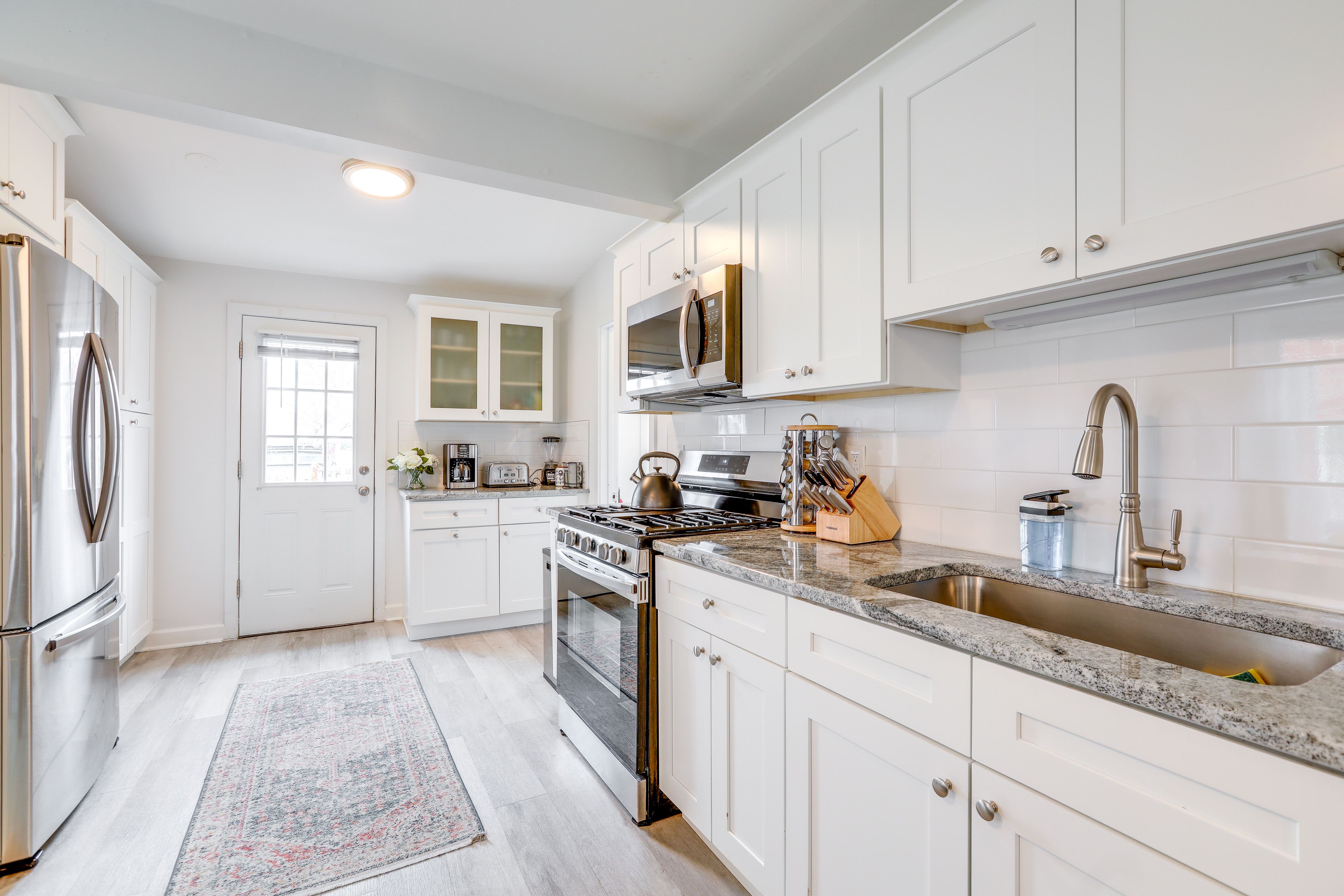 Kitchen | Toaster | Spices | 1st Floor