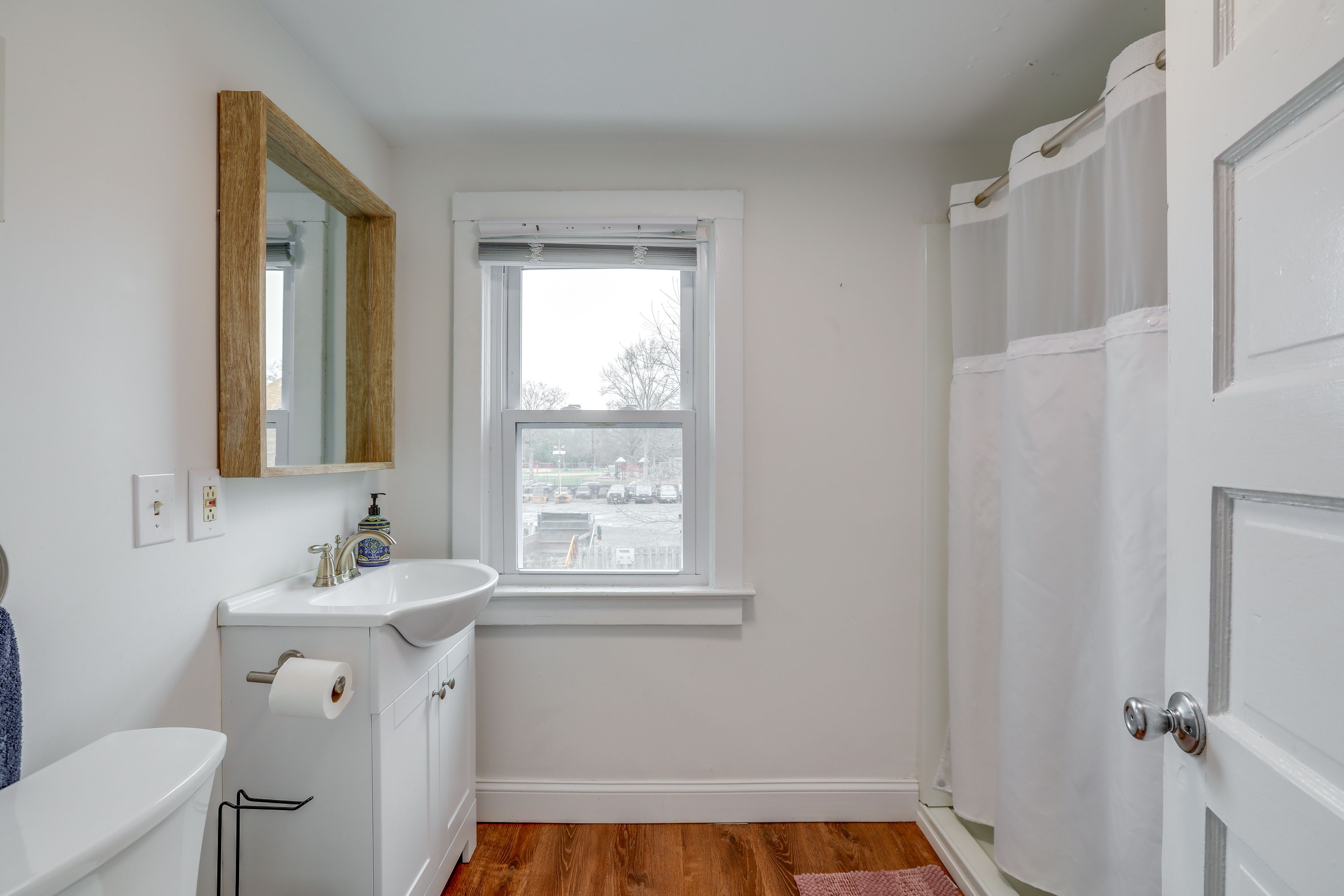 Full Bathroom | 2nd Floor