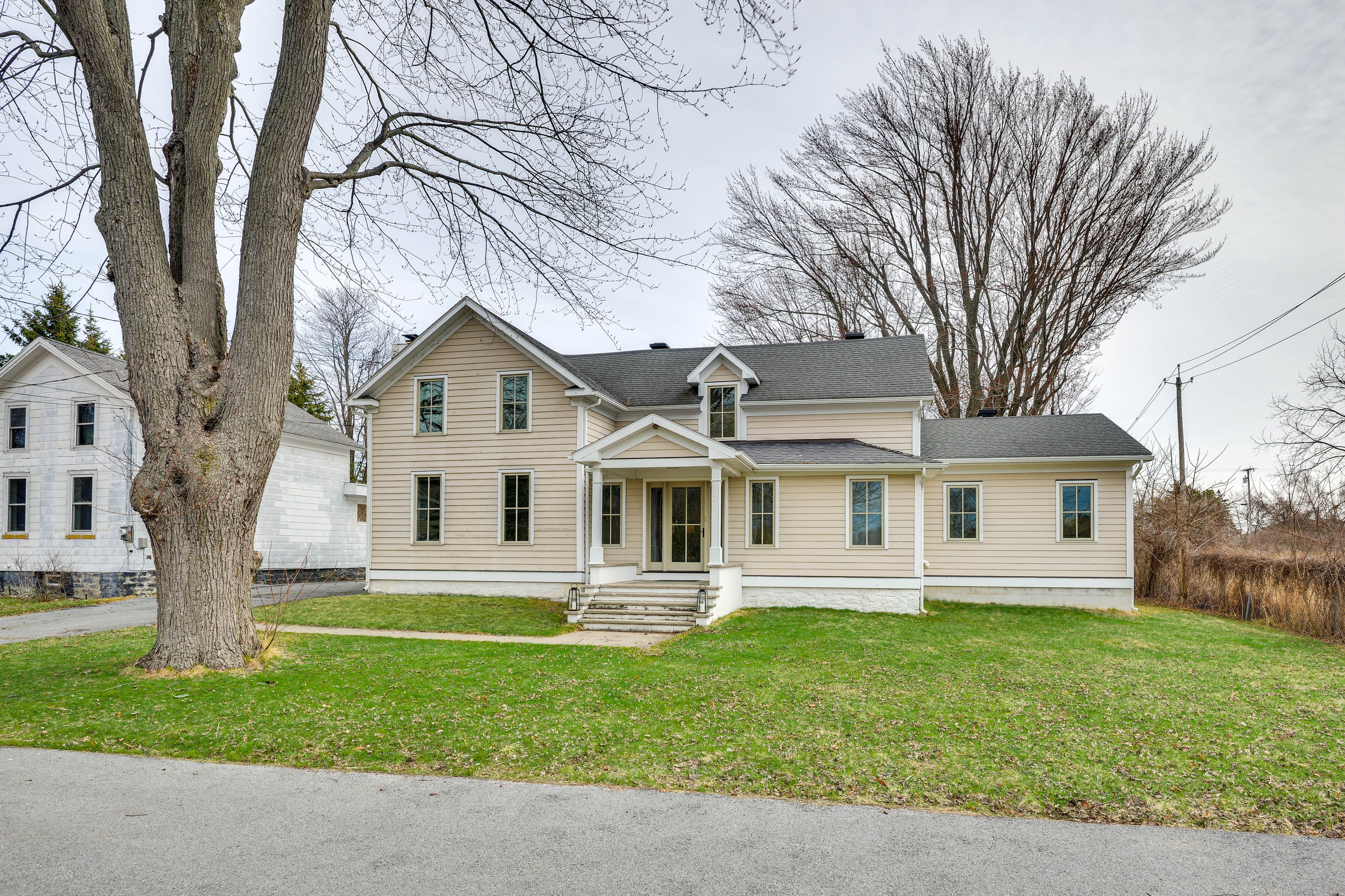 Home Exterior | 2-Story House