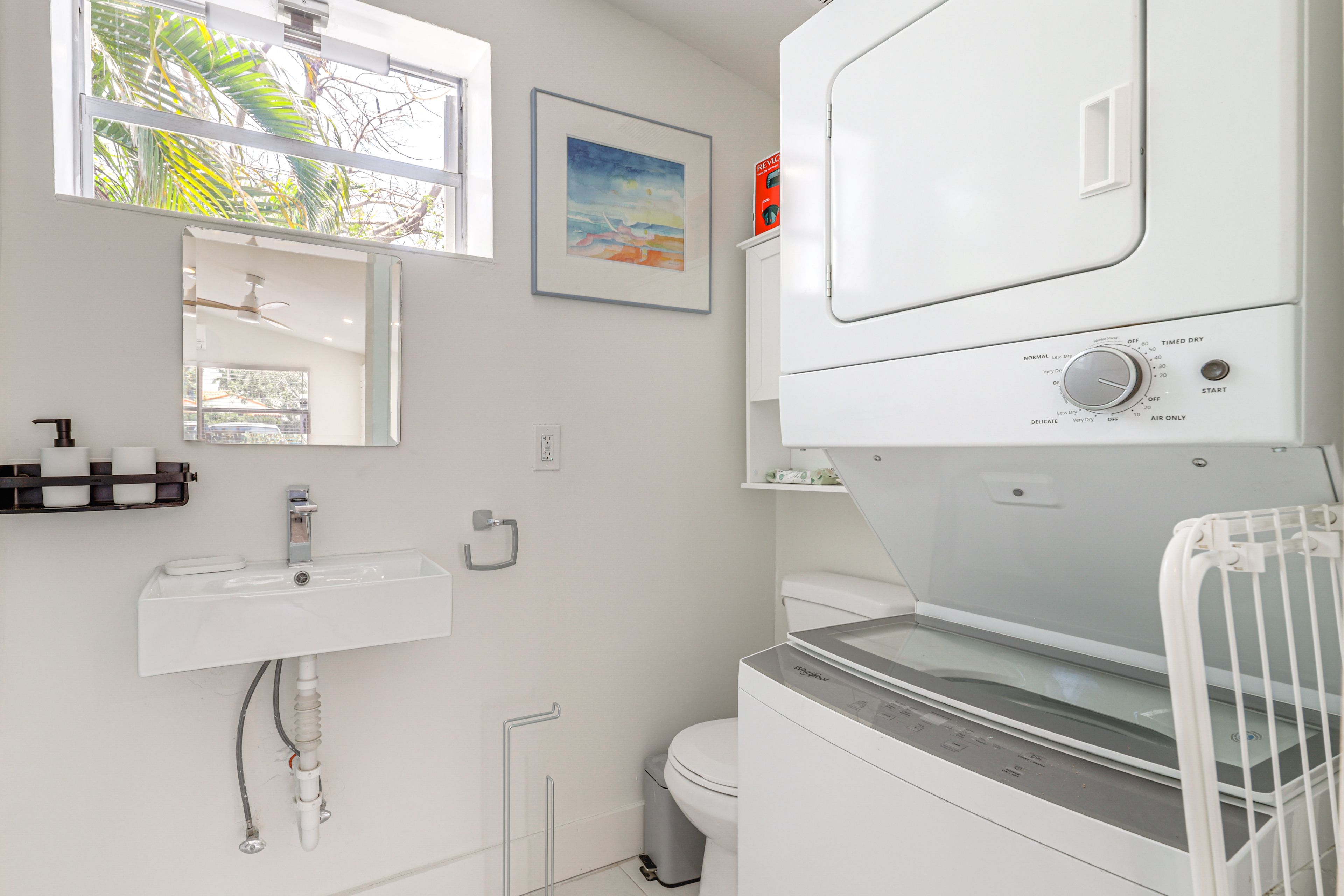 Full Bathroom | Towels Provided | Laundry