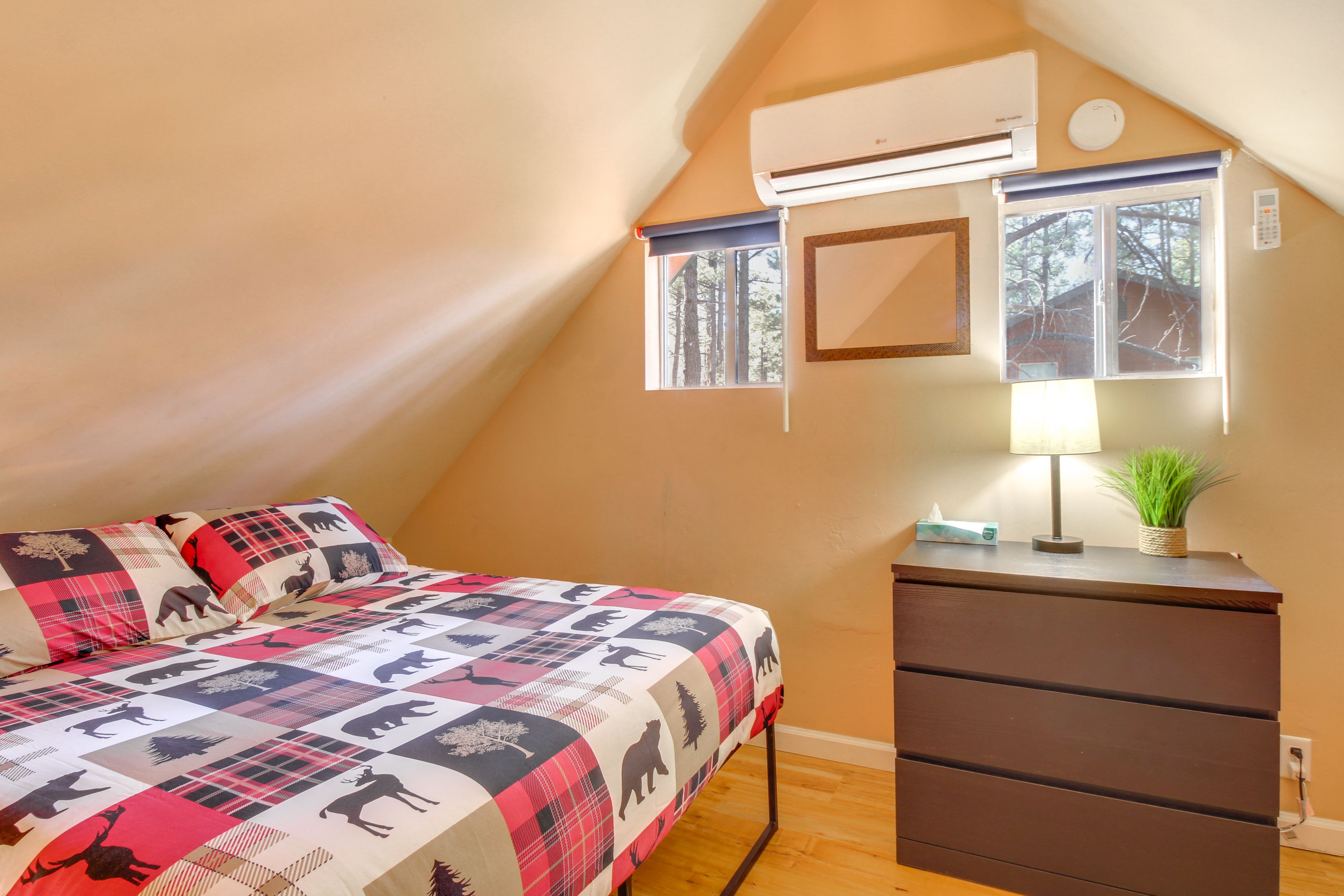 Loft | Queen Bed | Twin Bed