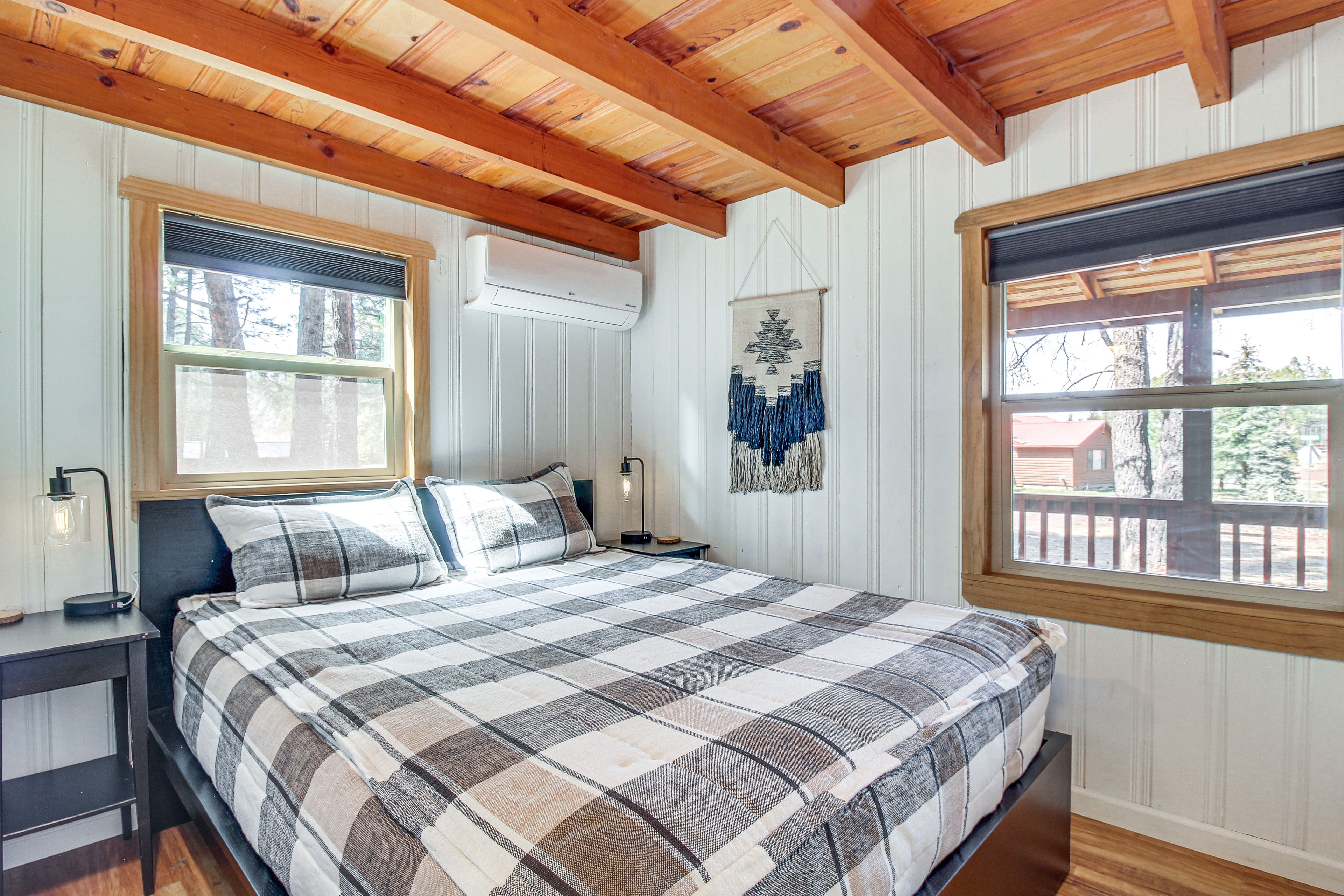 Bedroom 1 (Main House) | Queen Bed