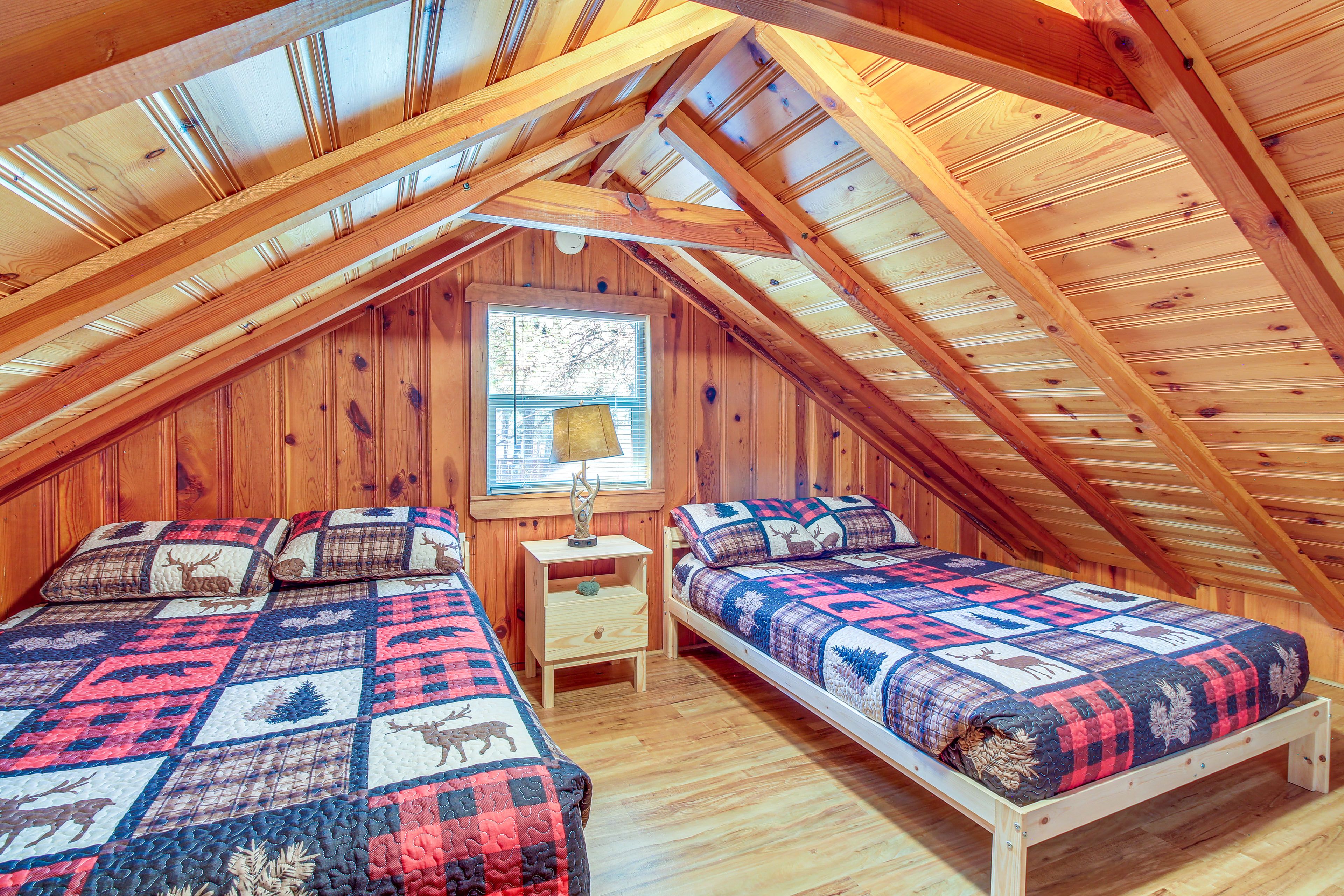 Bedroom 2 (Main House Loft) | 2 Full Beds