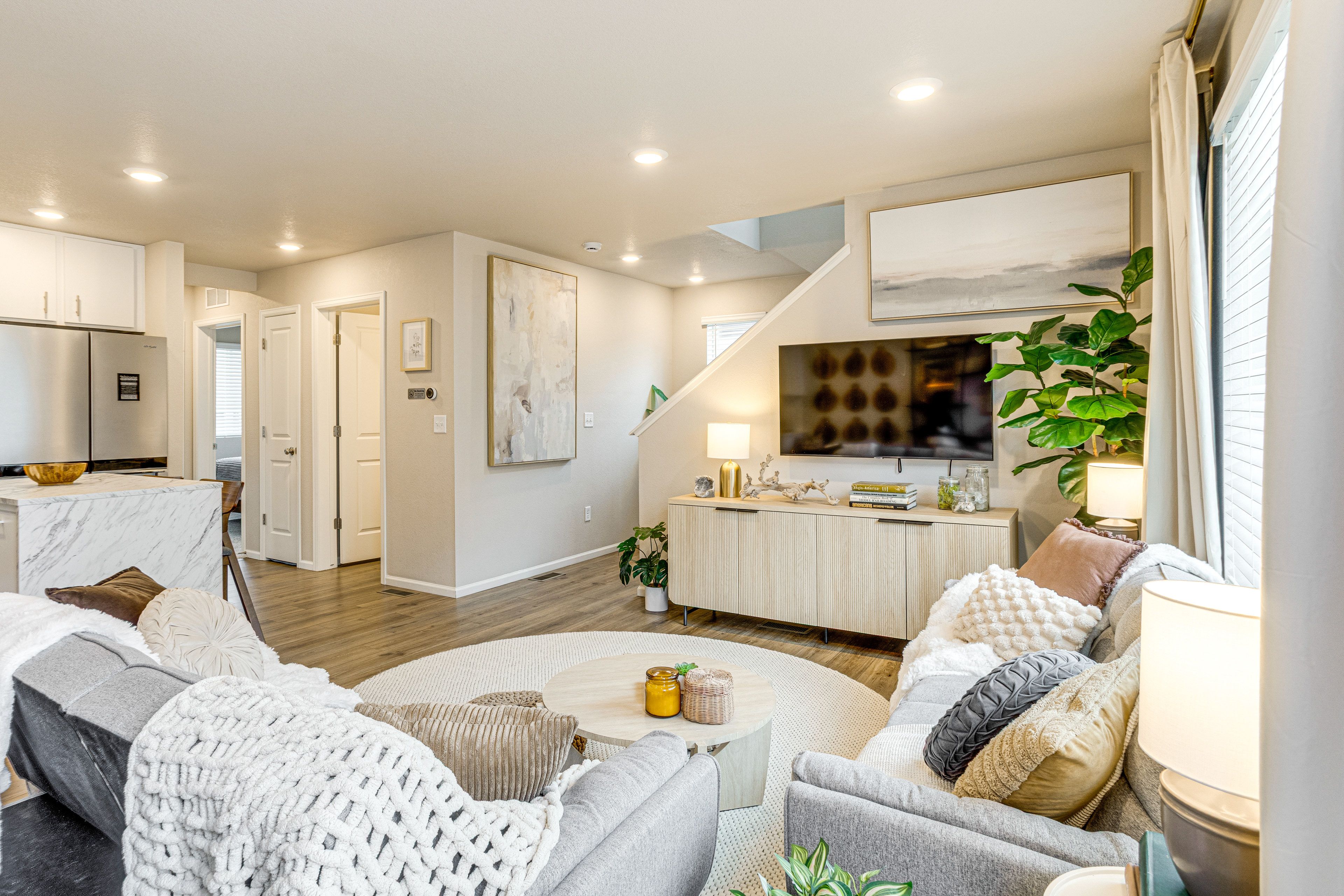 Living Room | Free WiFi | Smart TV | Central A/C | 2nd Floor
