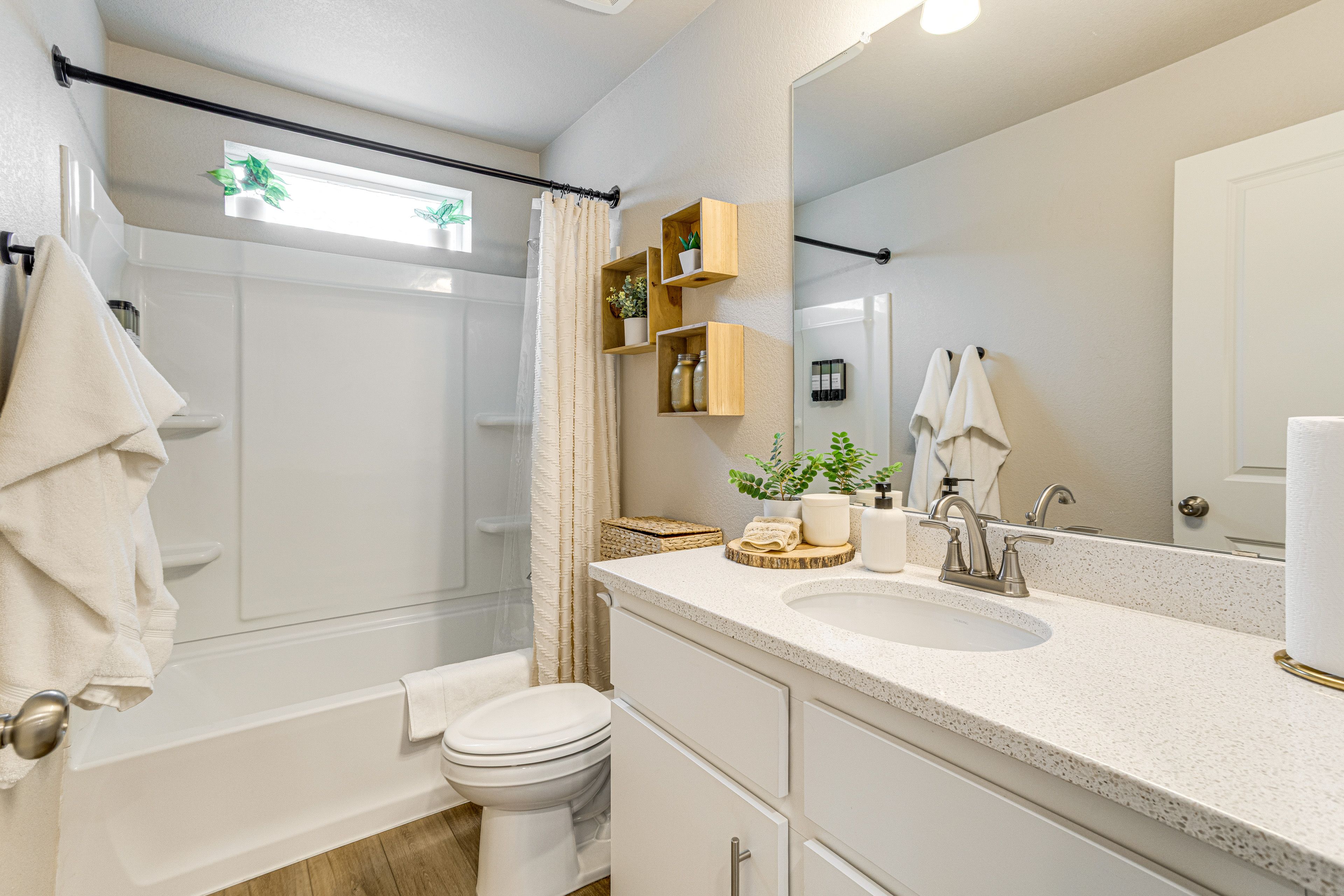 Full Bathroom | 3rd Floor