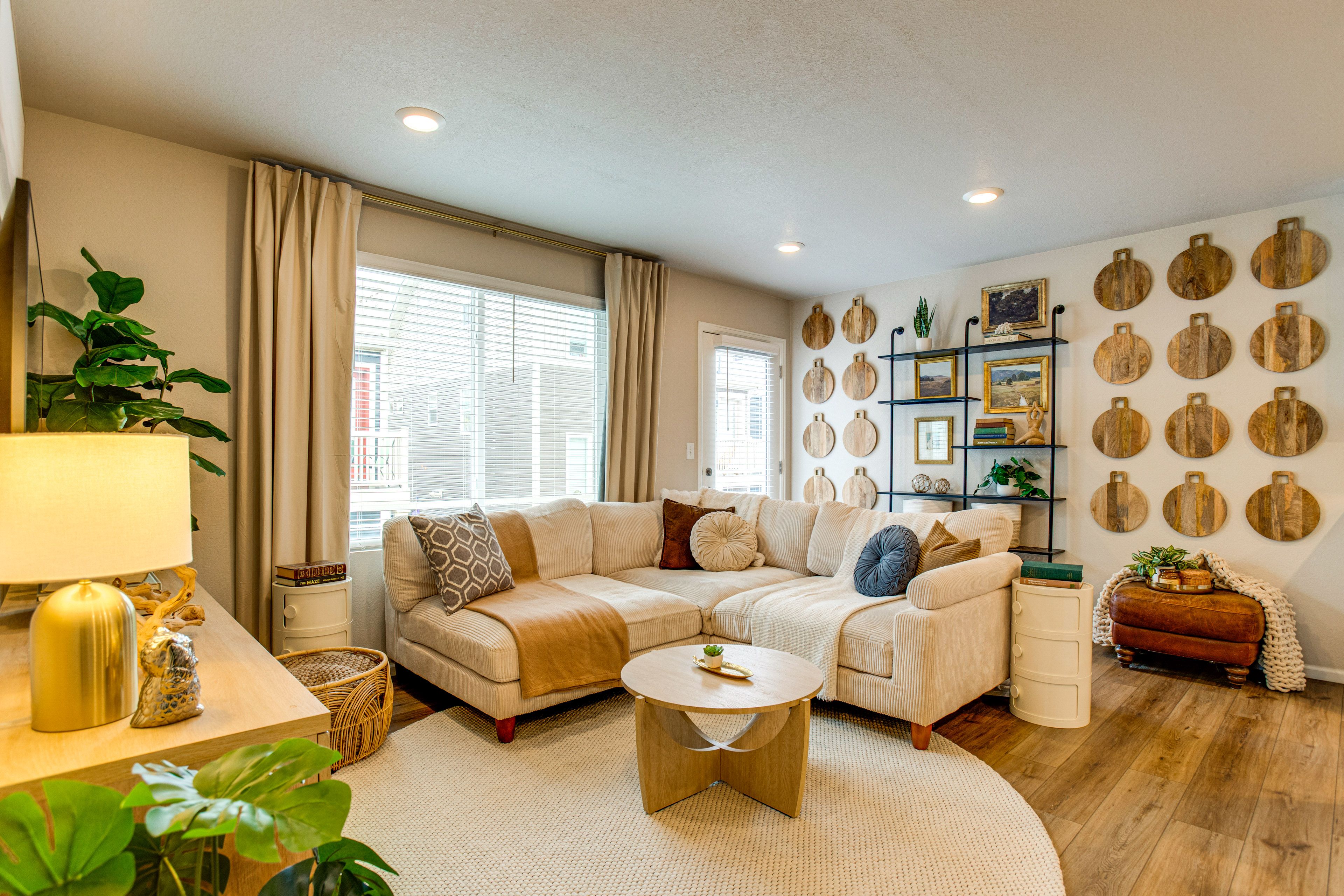 Living Room | Free WiFi | Smart TV | Central A/C | 2nd Floor