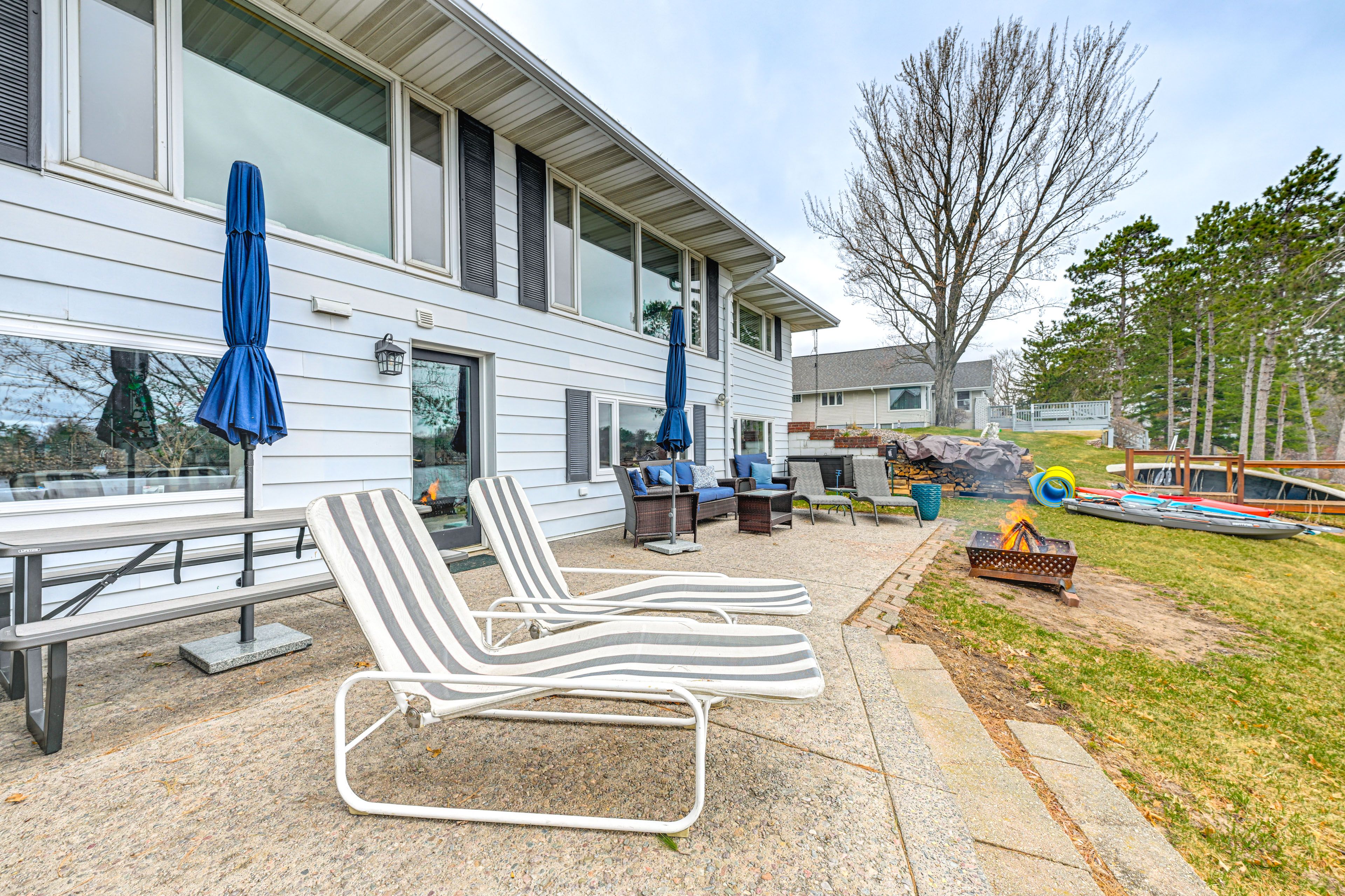 Patio | Deck | Outdoor Dining Area | Gas Grill | Fire Pit