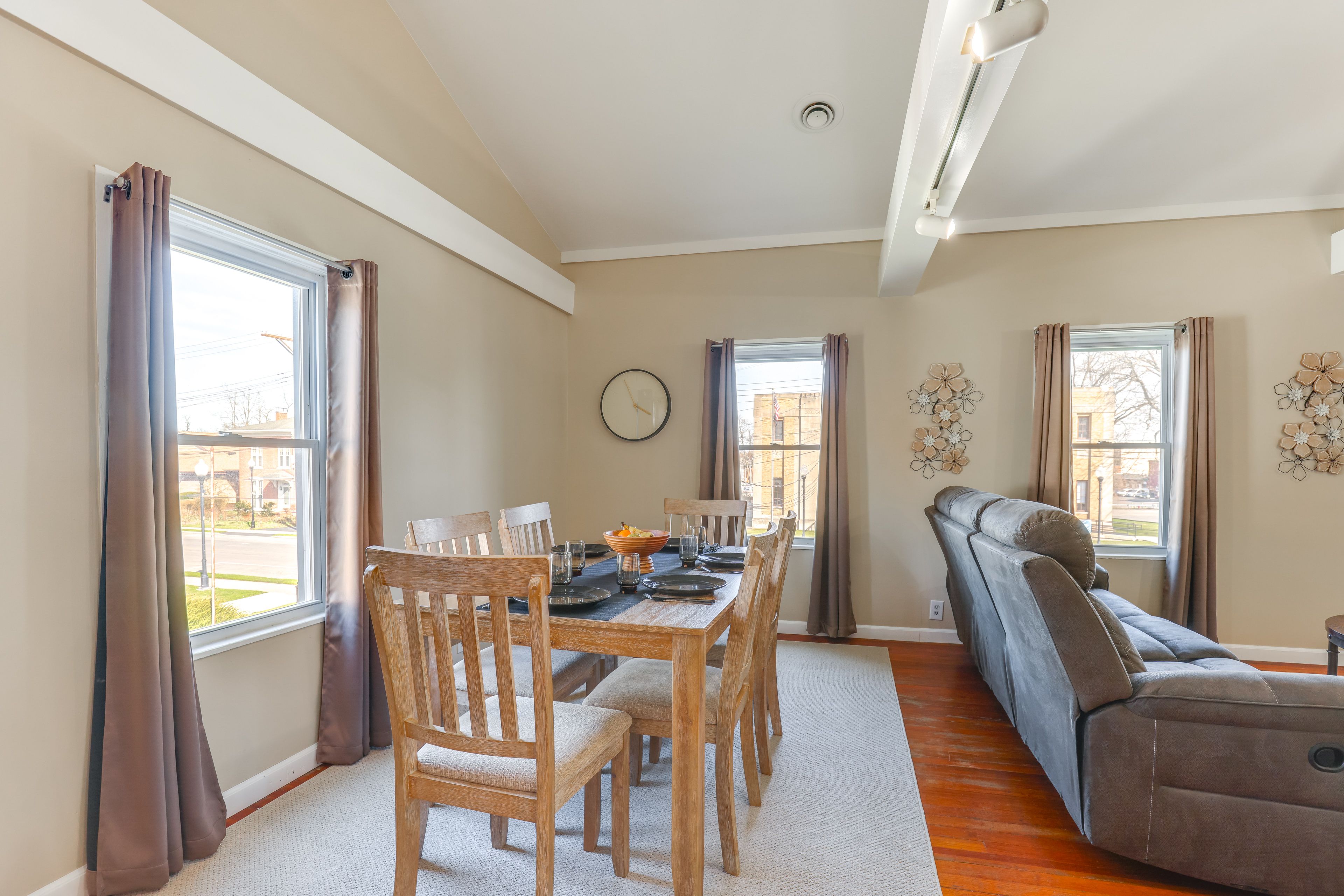 Dining Area | Dishware/Flatware