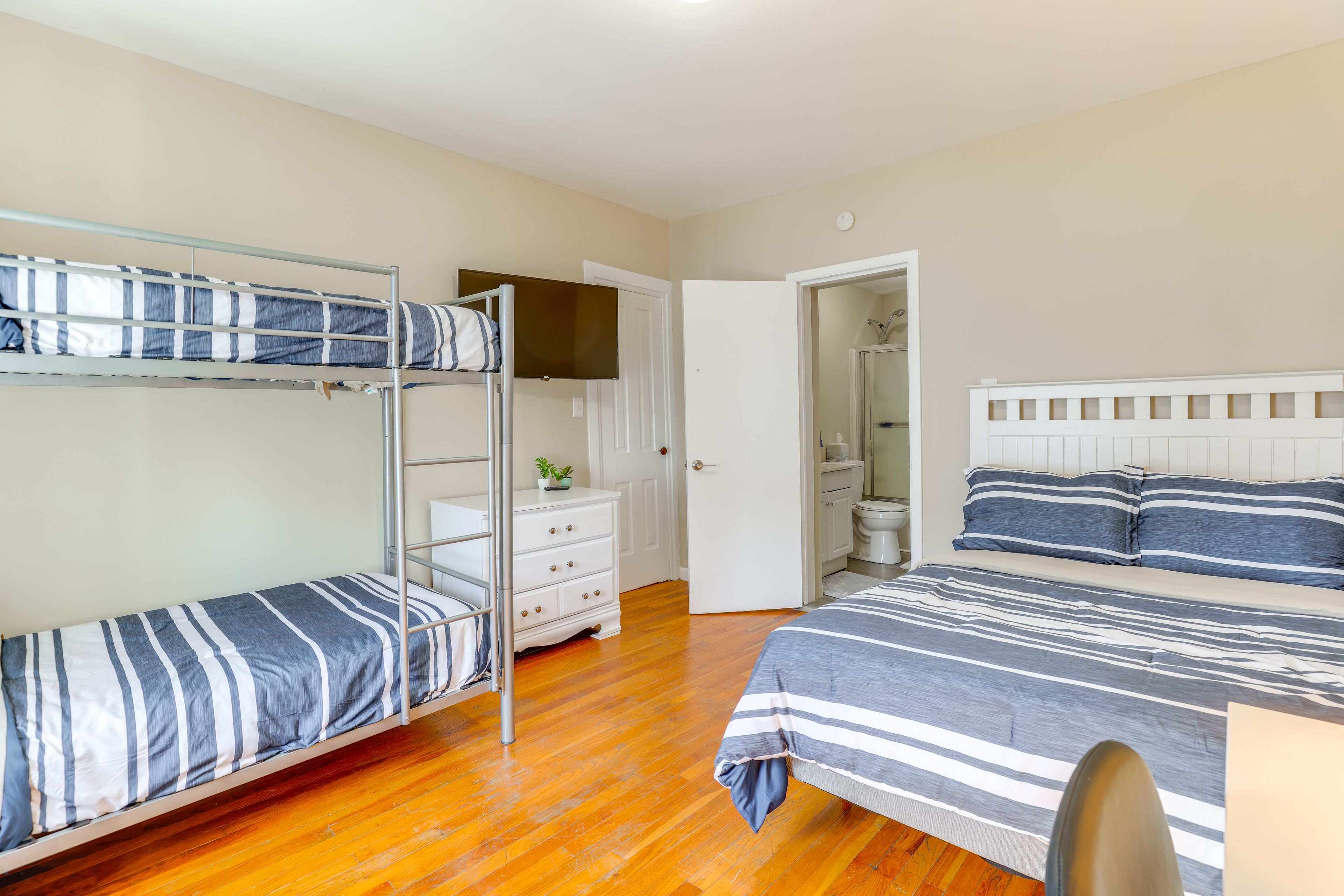 Bedroom 2 | Full Bed | Twin Bunk Bed | Smart TV
