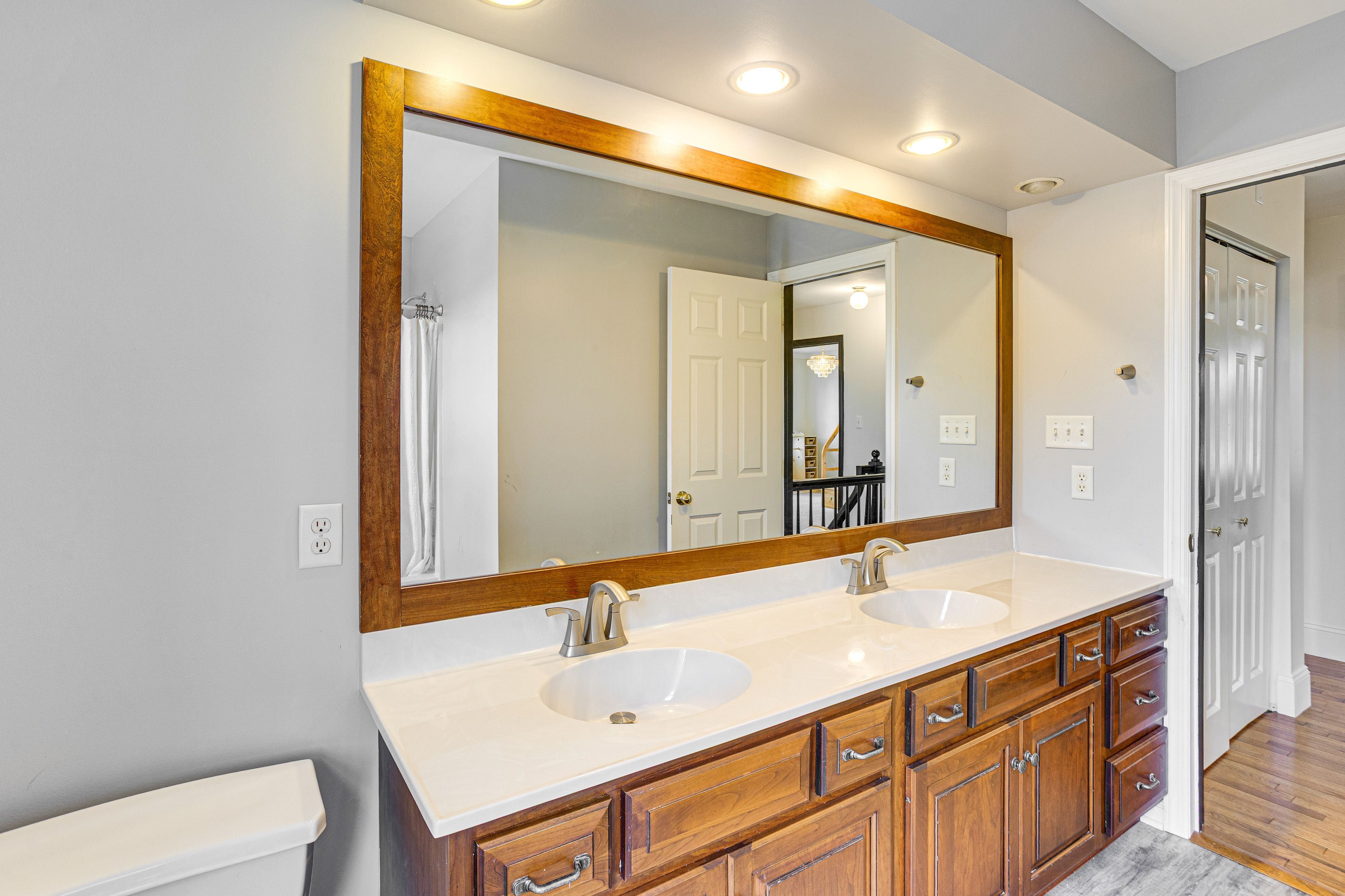 Full Bathroom | 2nd Floor