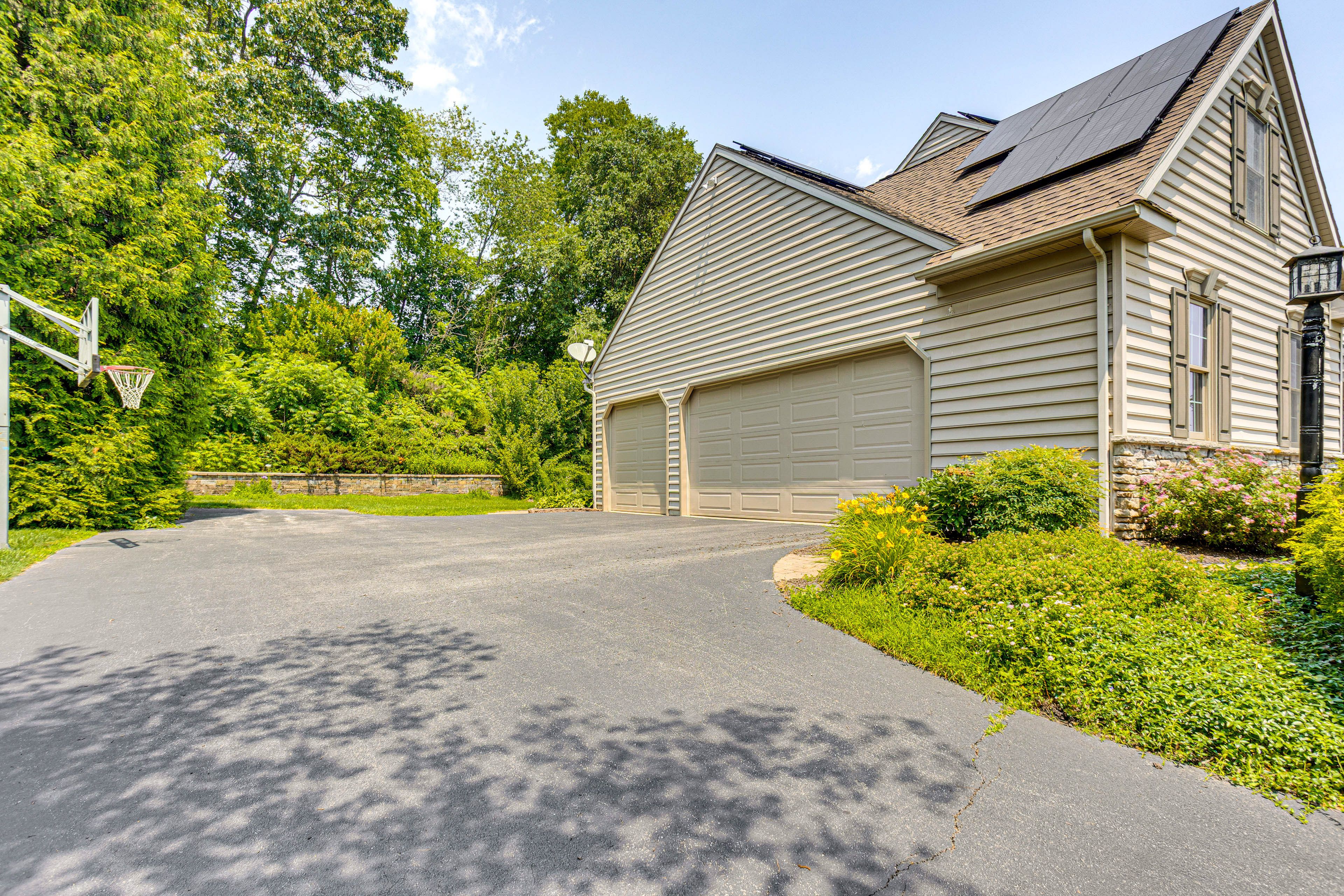 Parking | Garage (3 Vehicles) | Driveway (1 Vehicle)